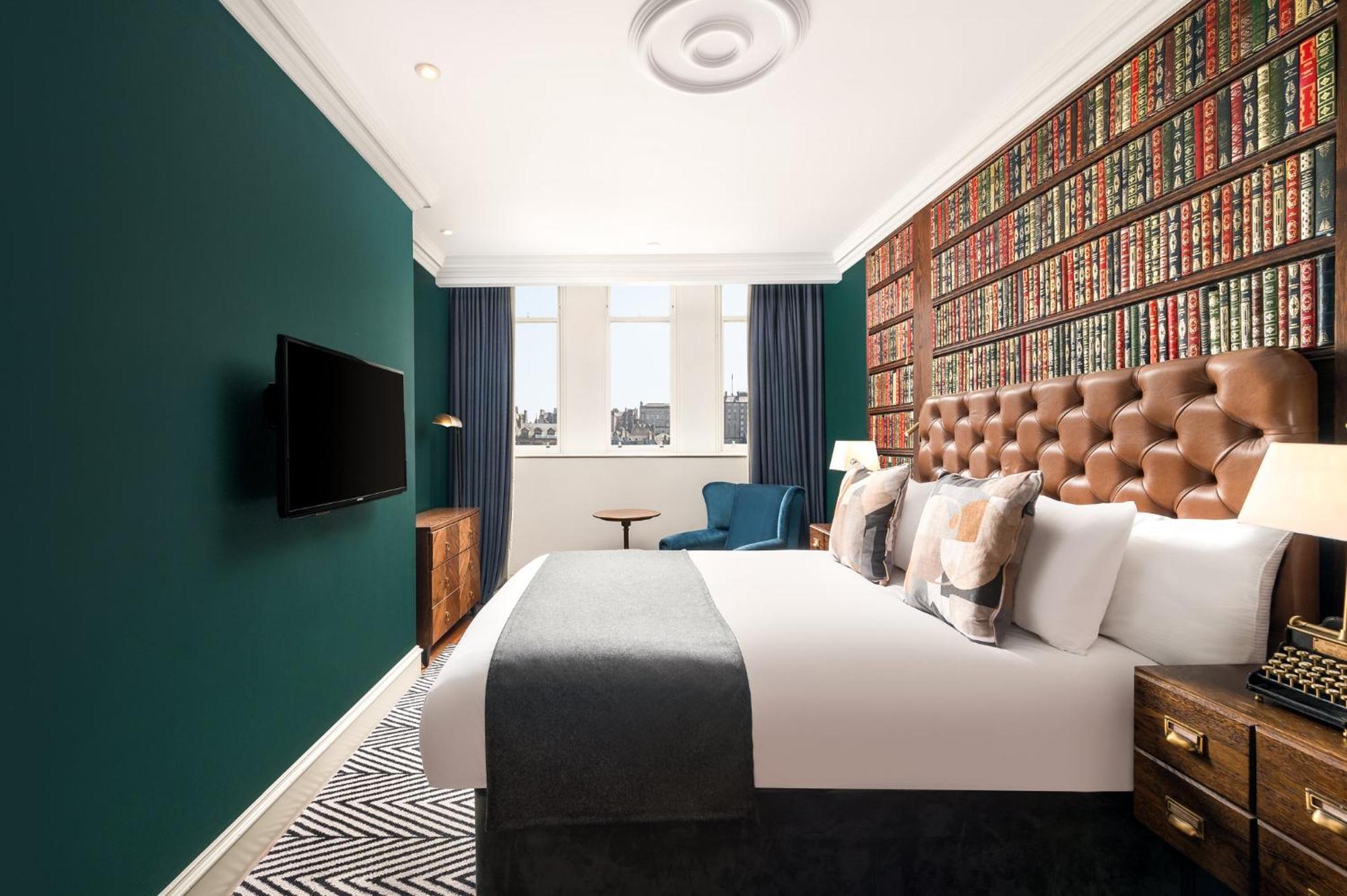 Standard Queen Room City View