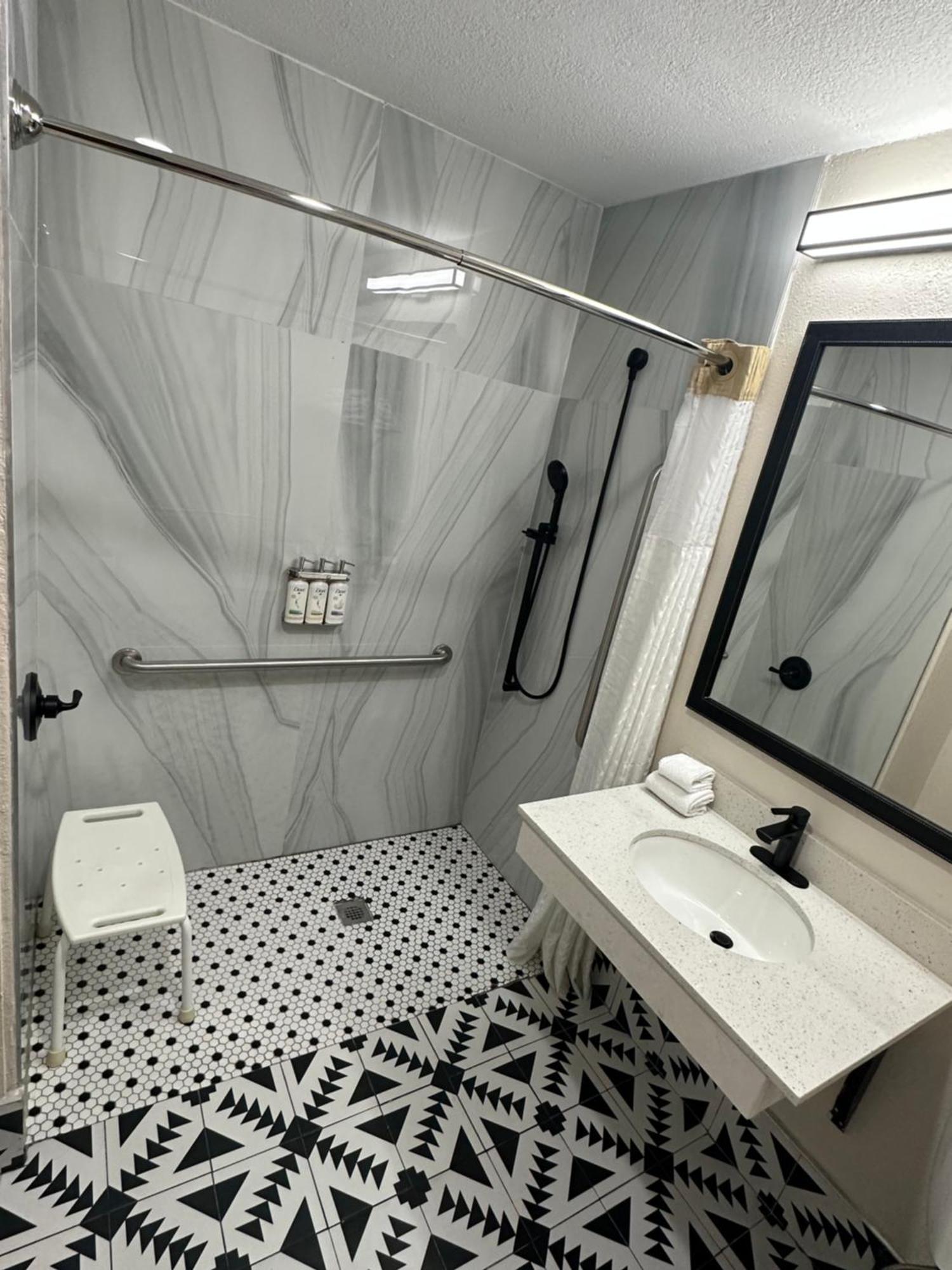 King Room - Disability Access/Non-Smoking