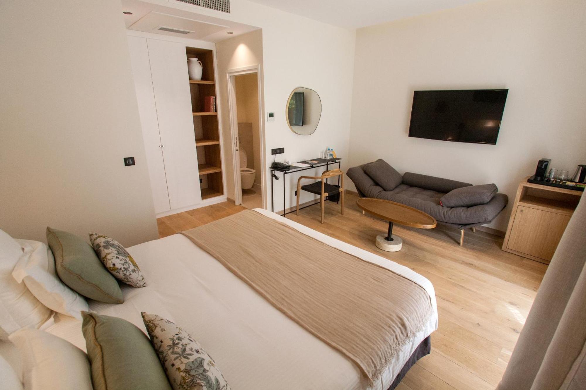 Large Double Room garden view