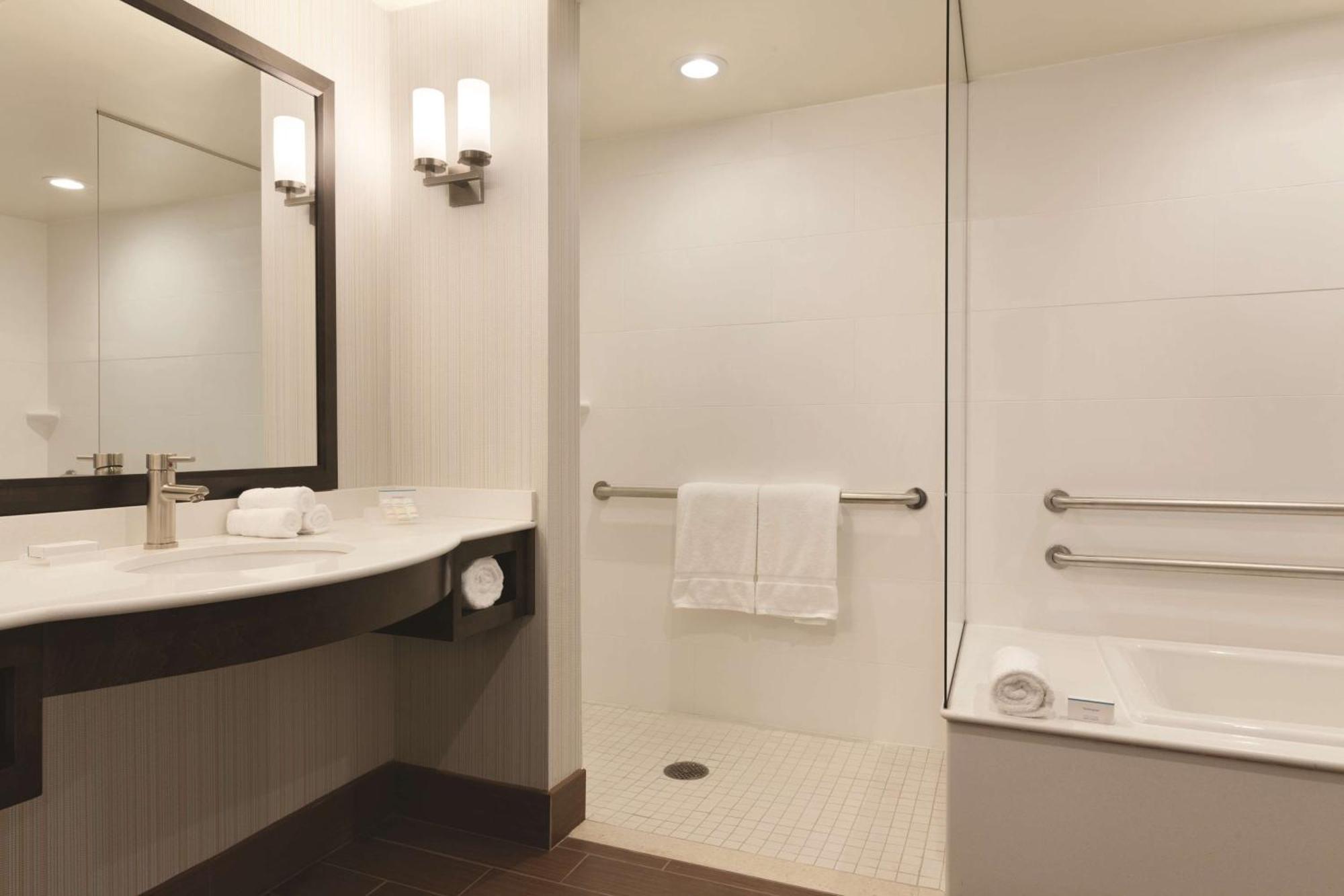 King Room Tub Mobility Hearing Access