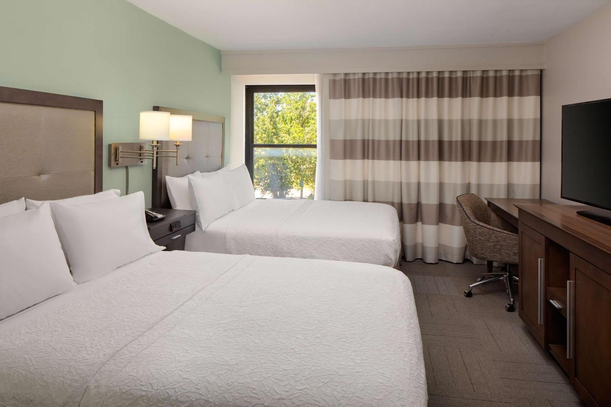 One-Bedroom Queen Suite Two Queen Beds Non-Smoking