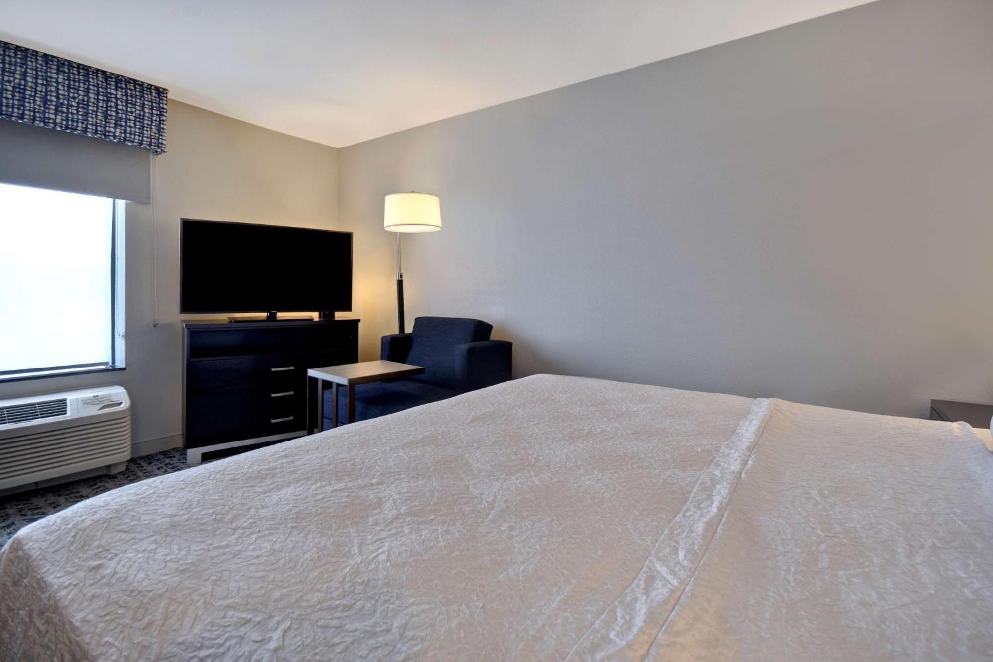 King Room Hearing Access or Non-Smoking