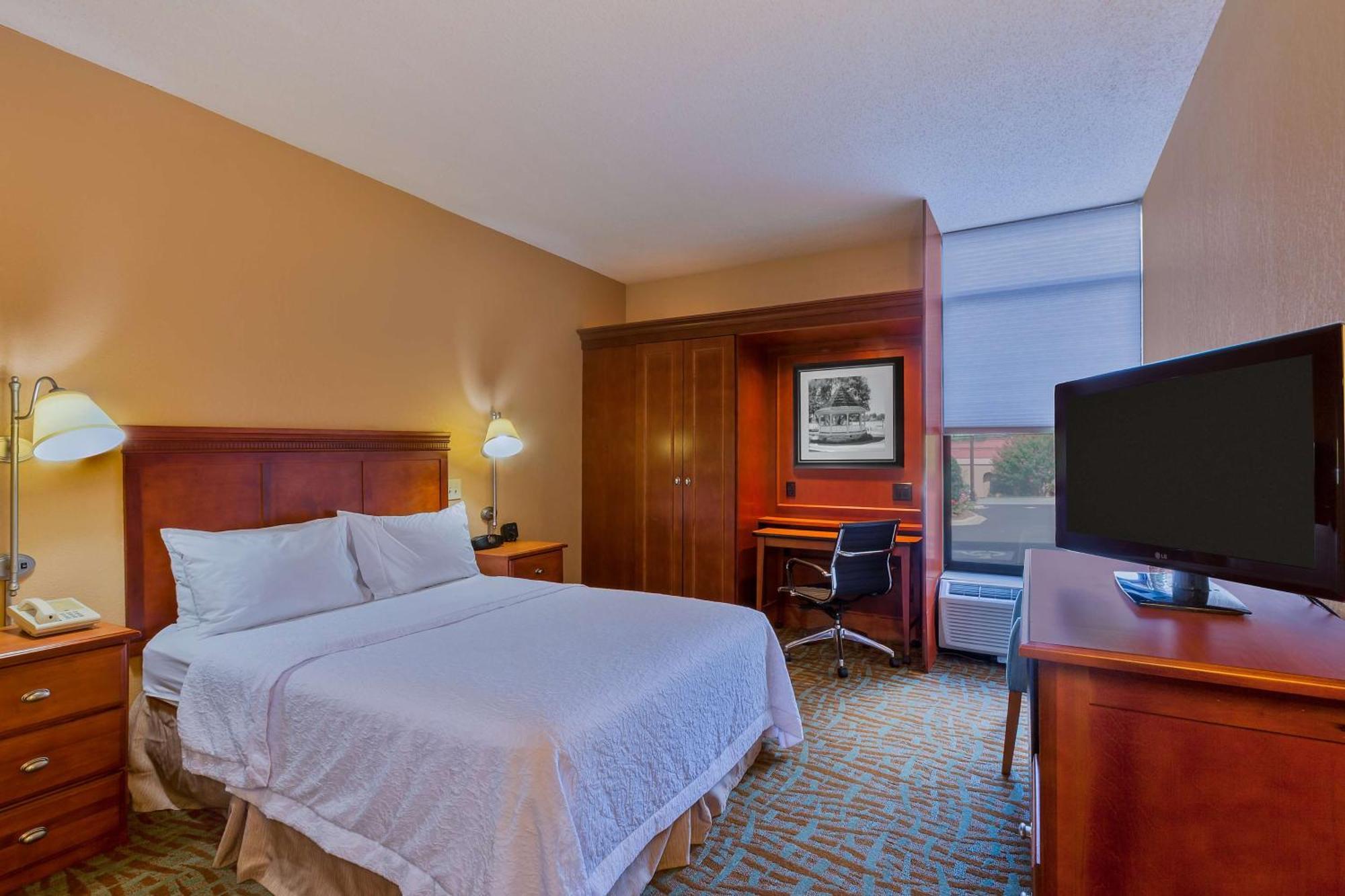 Queen Room Mobility Access or Non-Smoking