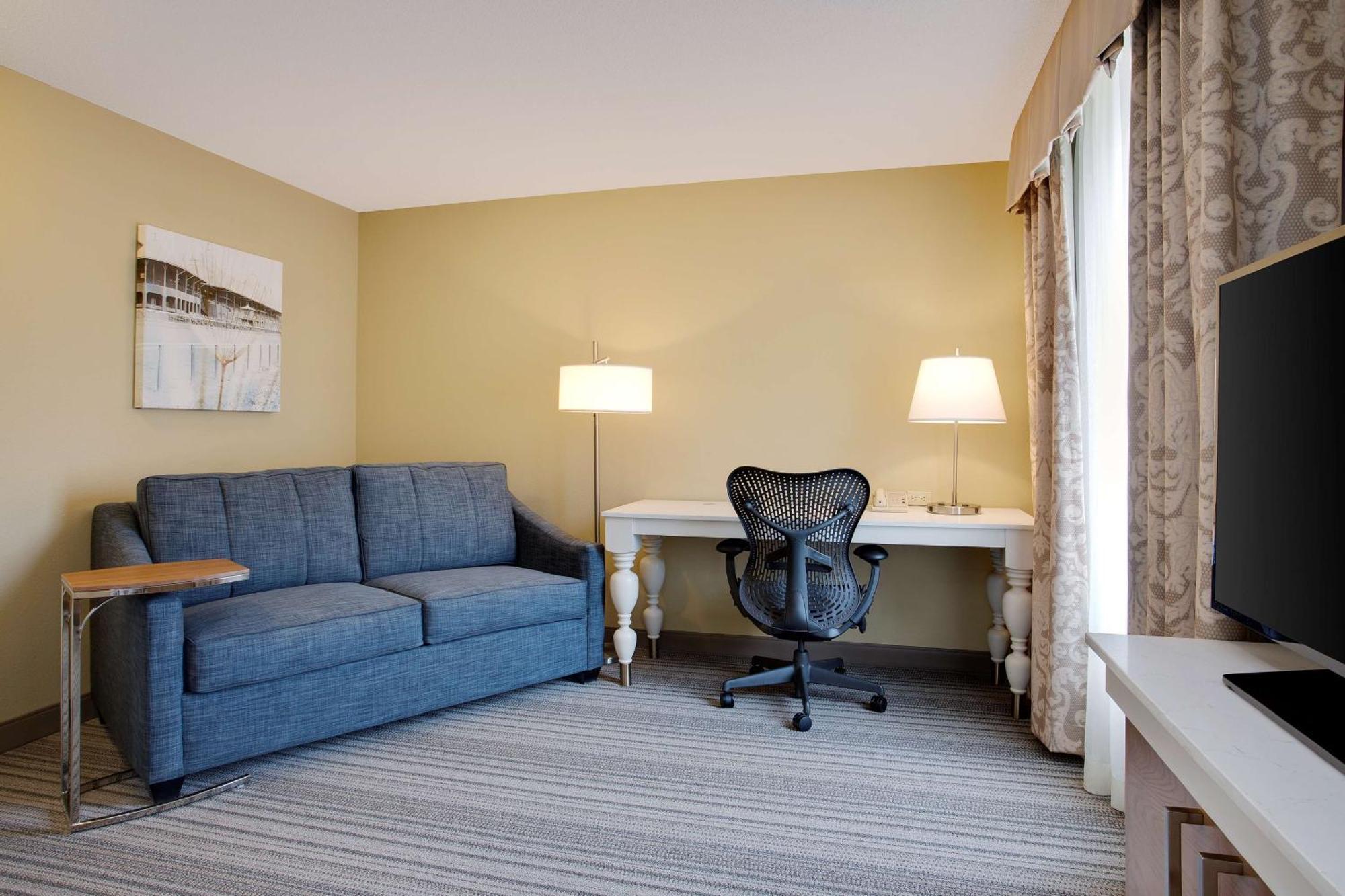 Junior King Suite Sofa Bed Non-Smoking