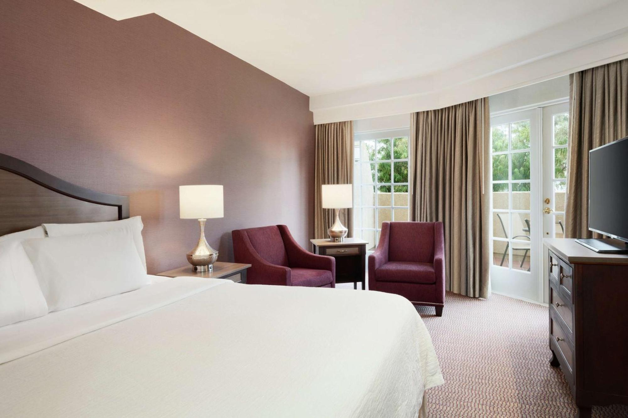 Deluxe King Suite,1551970195:JPEG