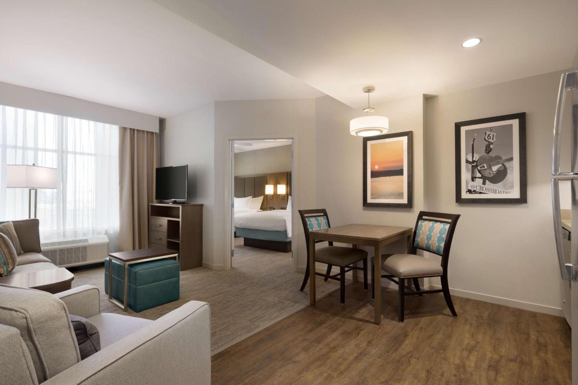 One-Bedroom Queen Suite with Two Queen Beds - Non-Smoking,1551974323:JPEG