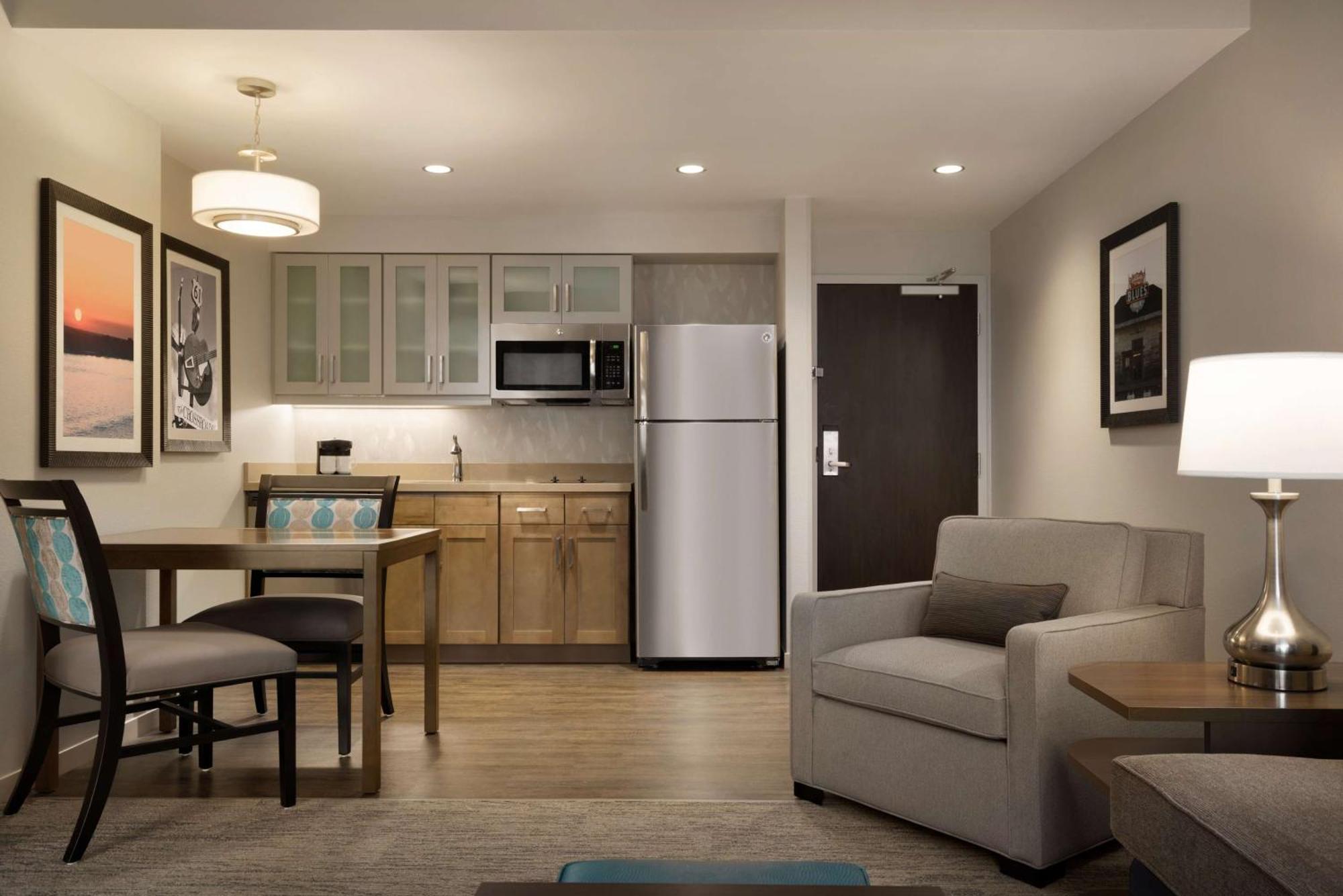 One-Bedroom Queen Suite Two Queen Beds Non-Smoking
