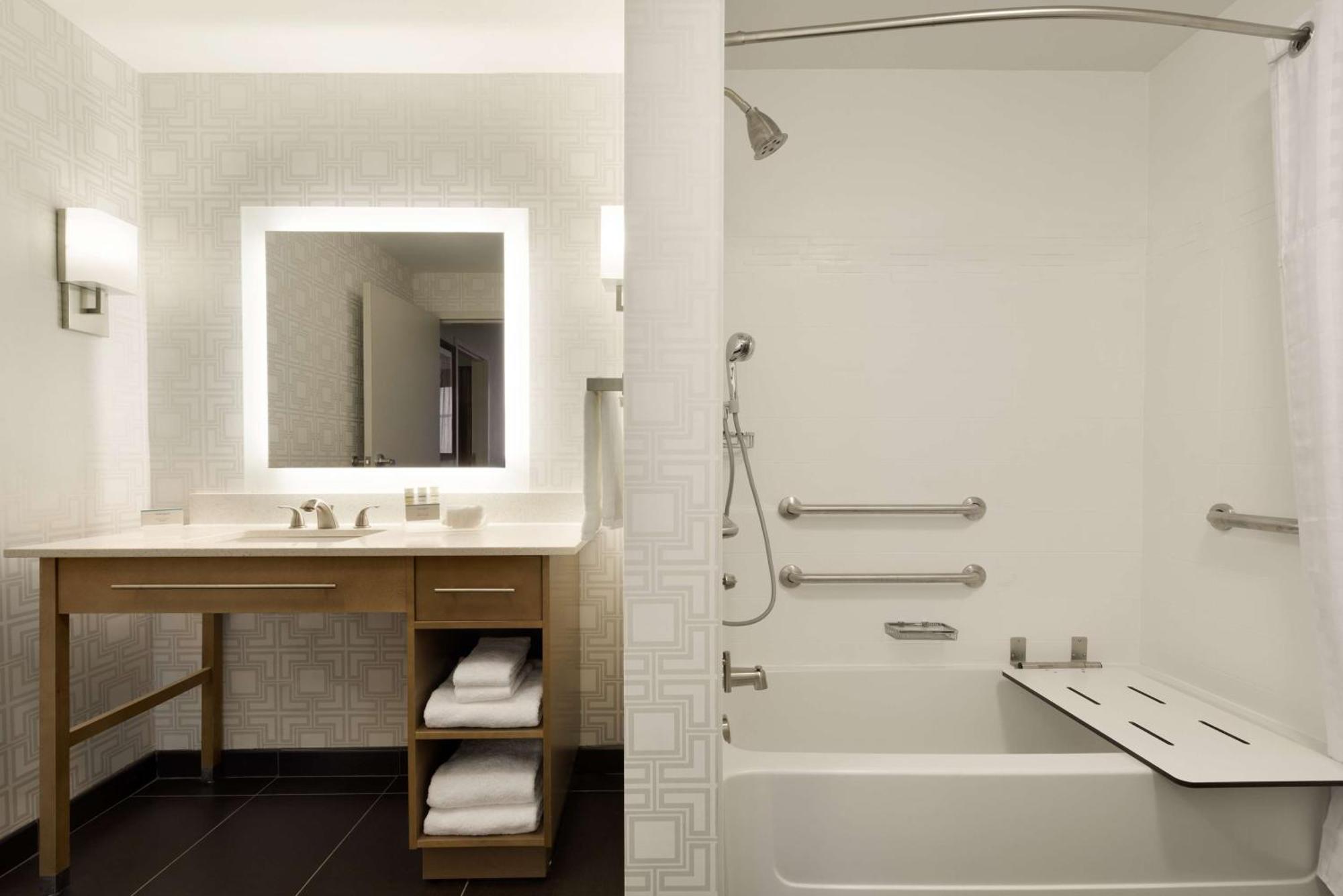 King Studio Suite Hearing Access or Non-Smoking