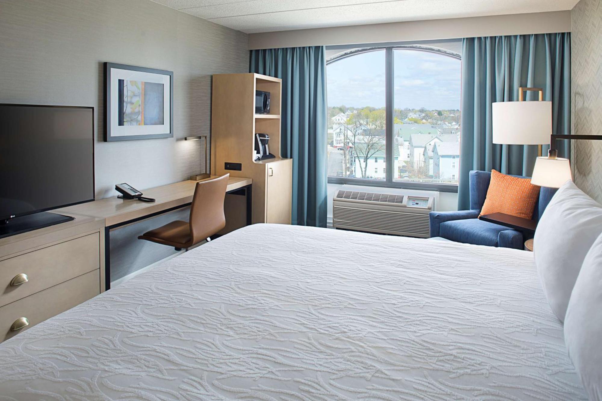 One-Bedroom King Suite with Harbour View