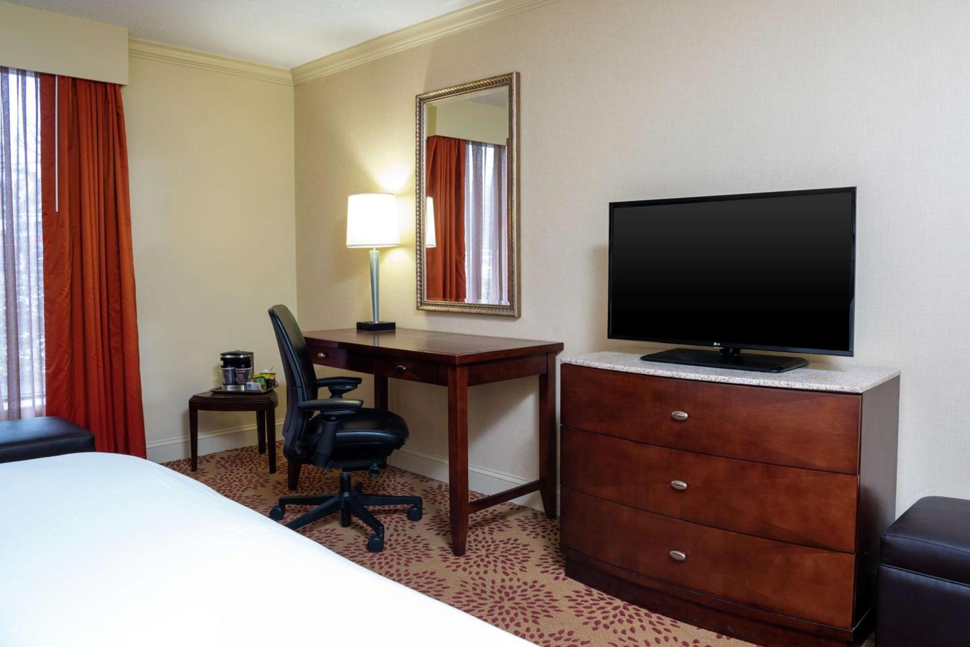 King Room Tub Mobility or Hearing Accessible or Non-Smoking