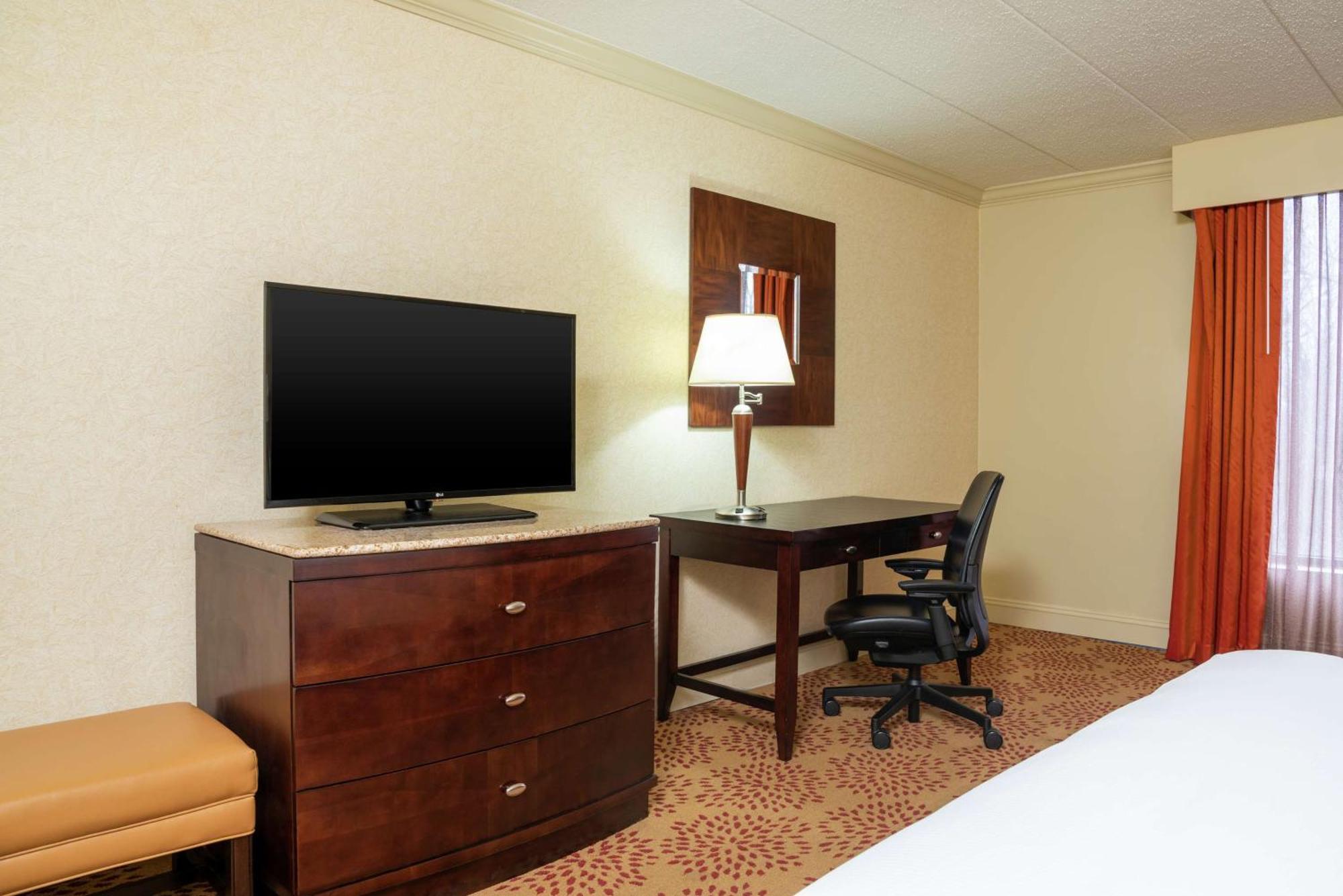 King Room Tub Mobility or Hearing Accessible or Non-Smoking