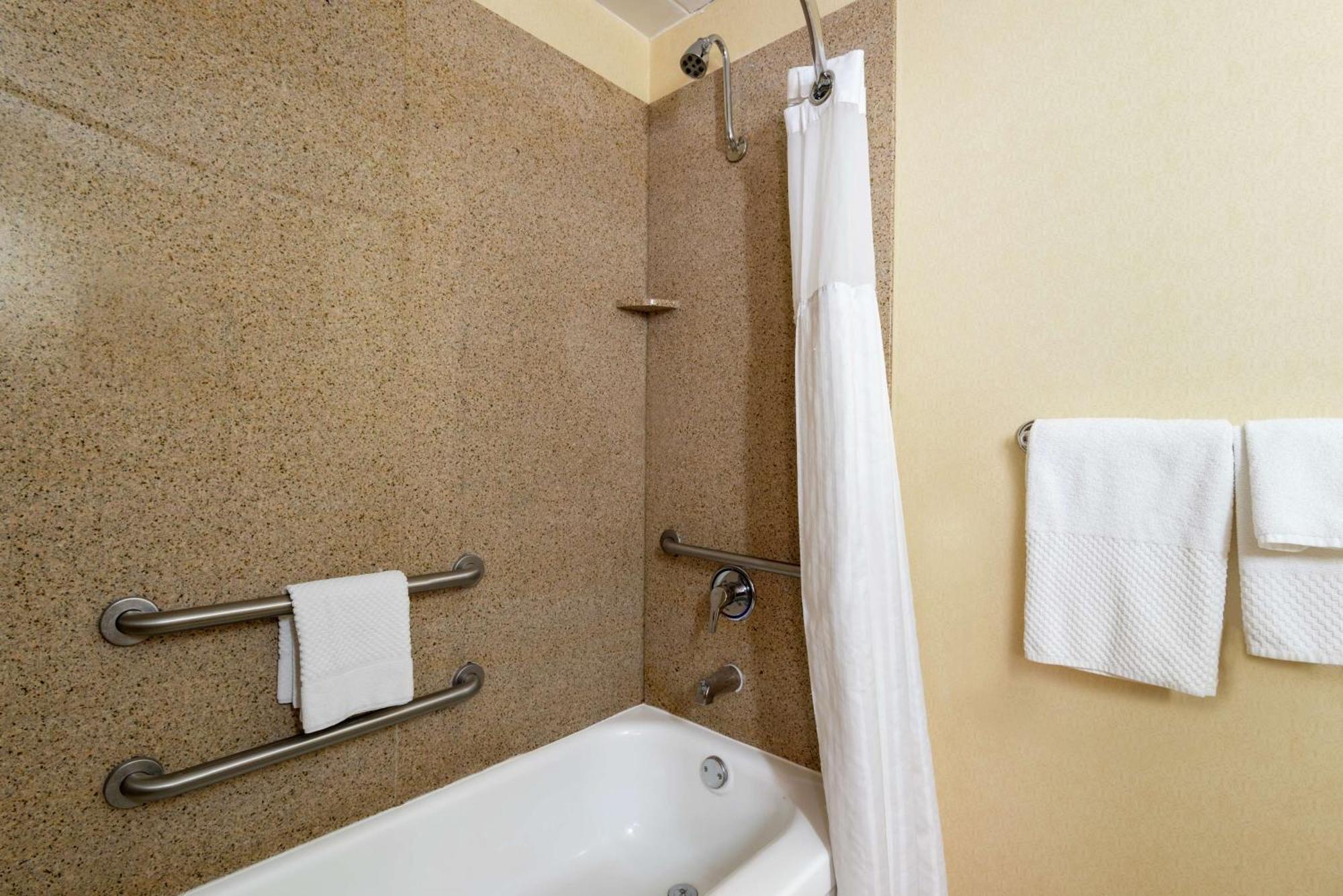 King Room Tub Mobility or Hearing Accessible or Non-Smoking