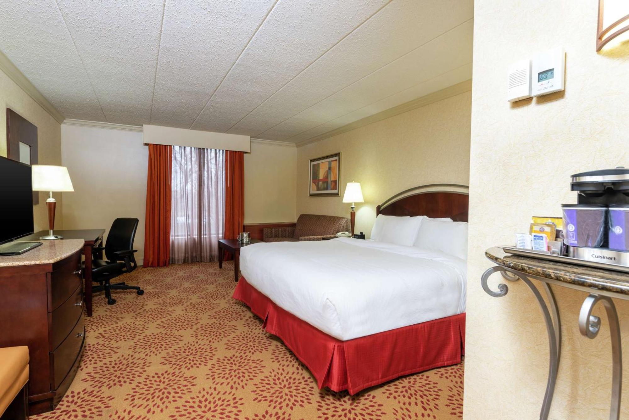 King Room Tub Mobility or Hearing Accessible or Non-Smoking