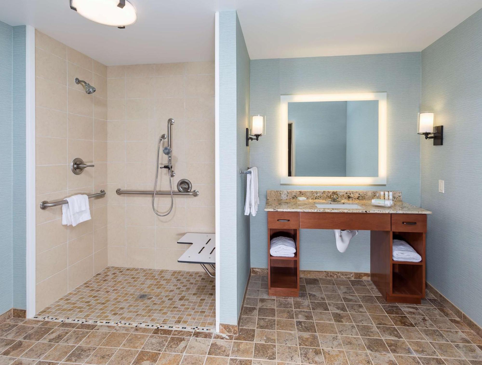 King Studio Suite Mobility Access or Non-Smoking