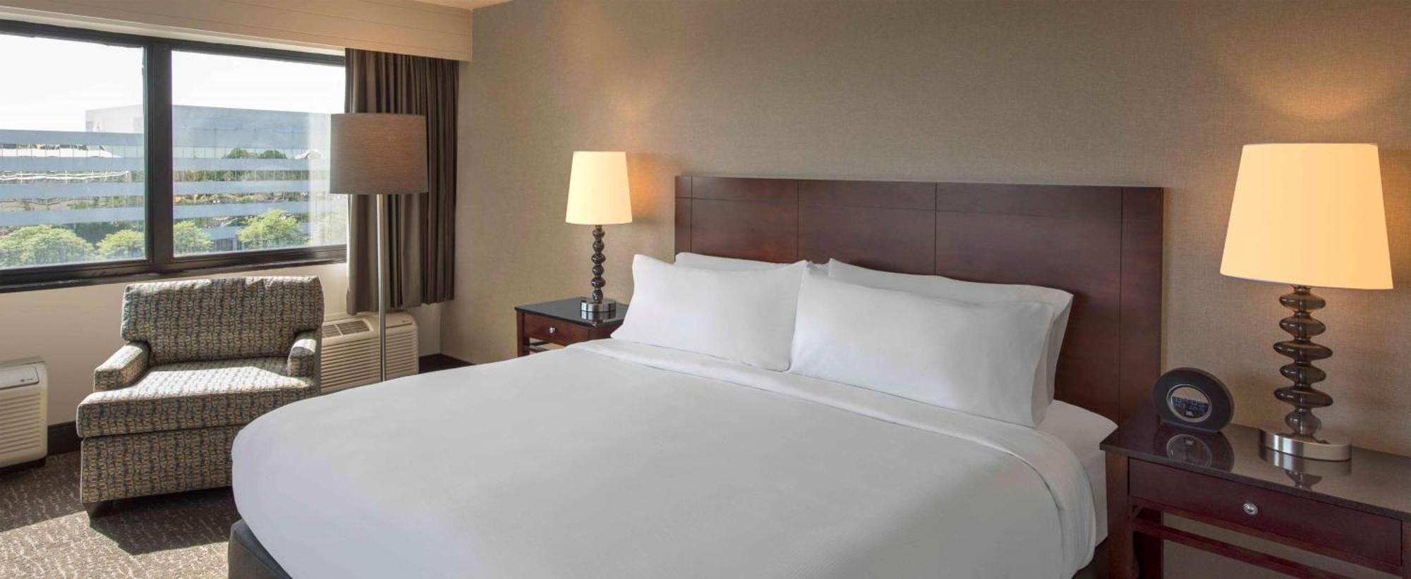 Corner King Room