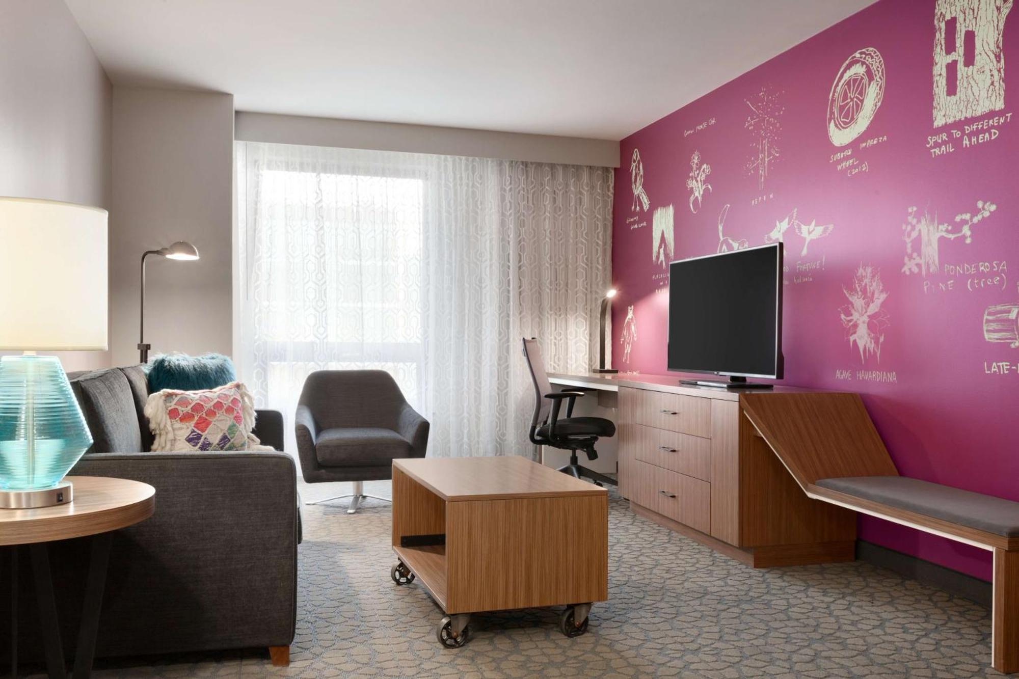 Junior King Suite with Sofa Bed,1551991120:JPEG