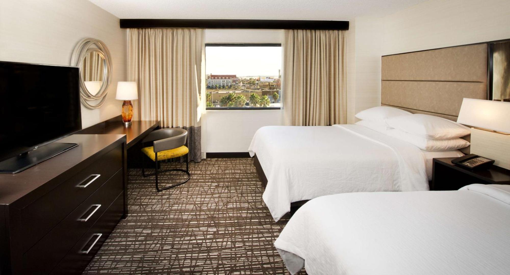 Suite Two Double Beds Non-Smoking
