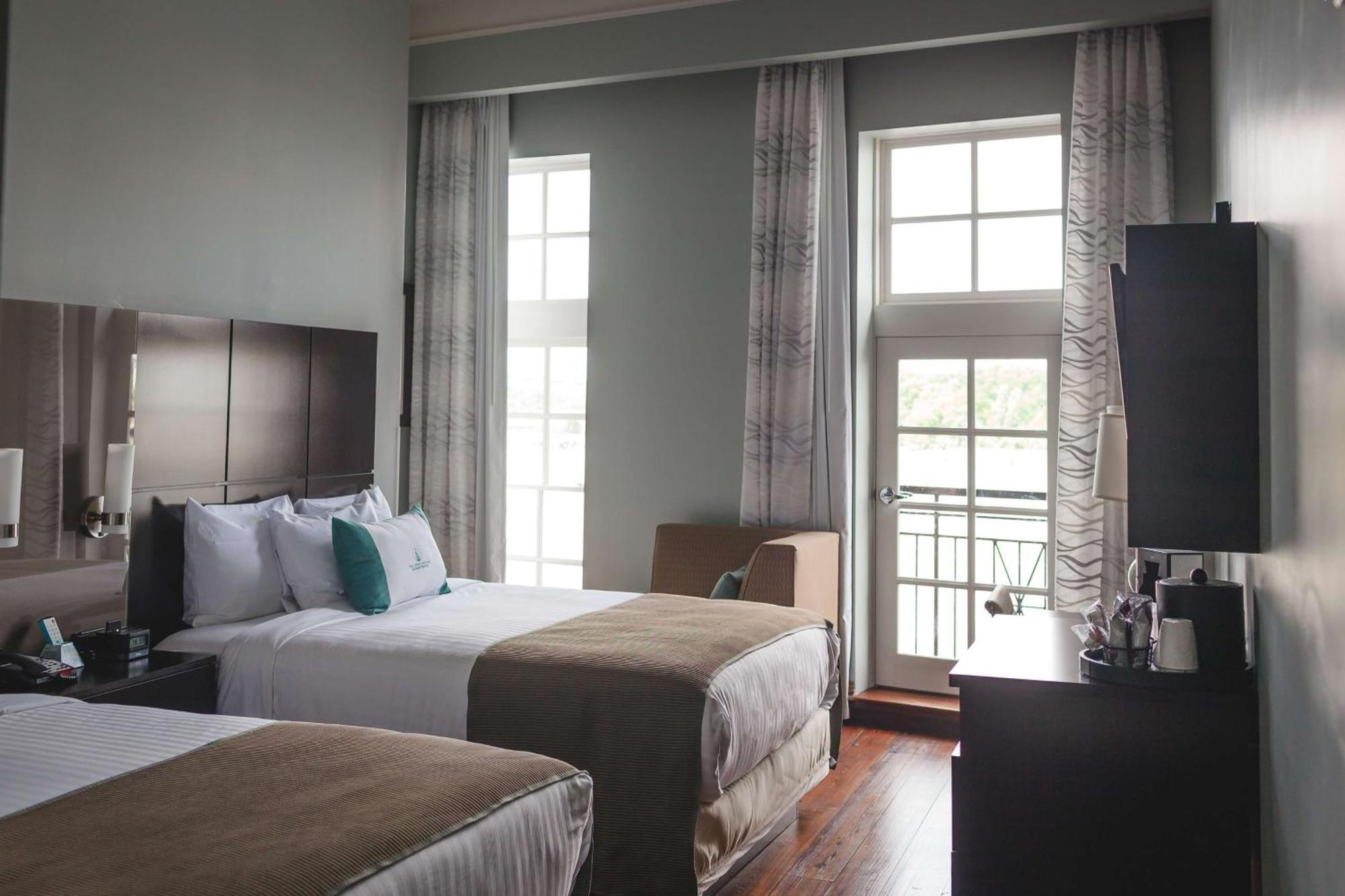 Queen Room Two Queen Beds City View