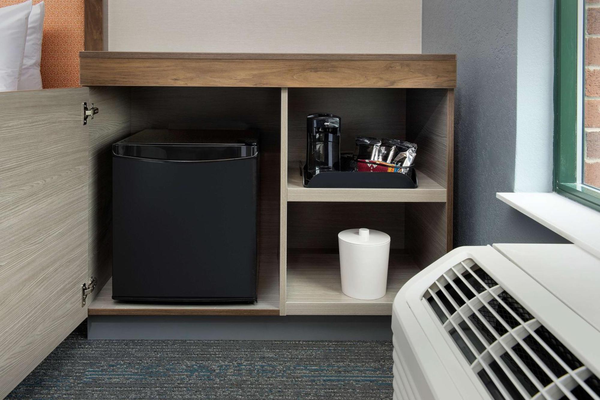King Room Accessible Tub Mobility Hearing Access or Non-Smoking