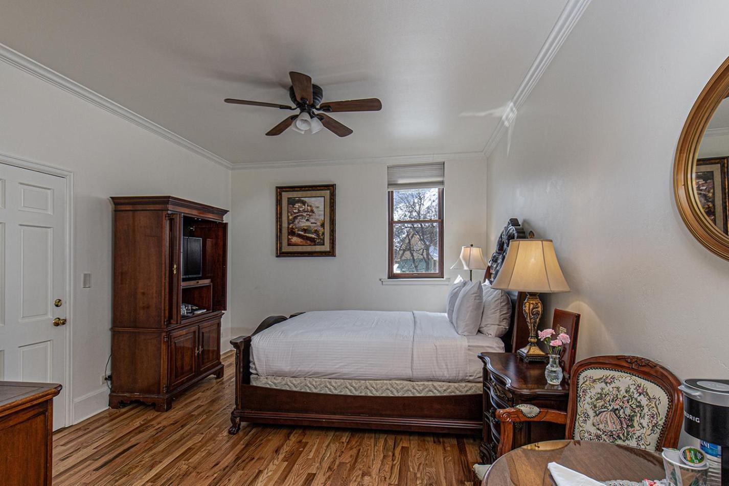 Queen Room
