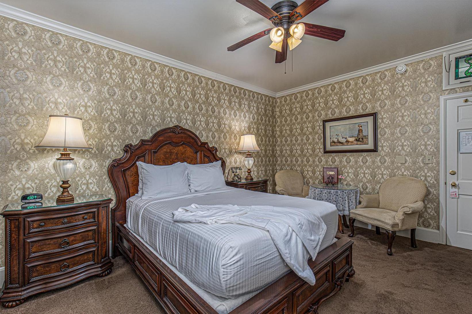 Standard Queen Room