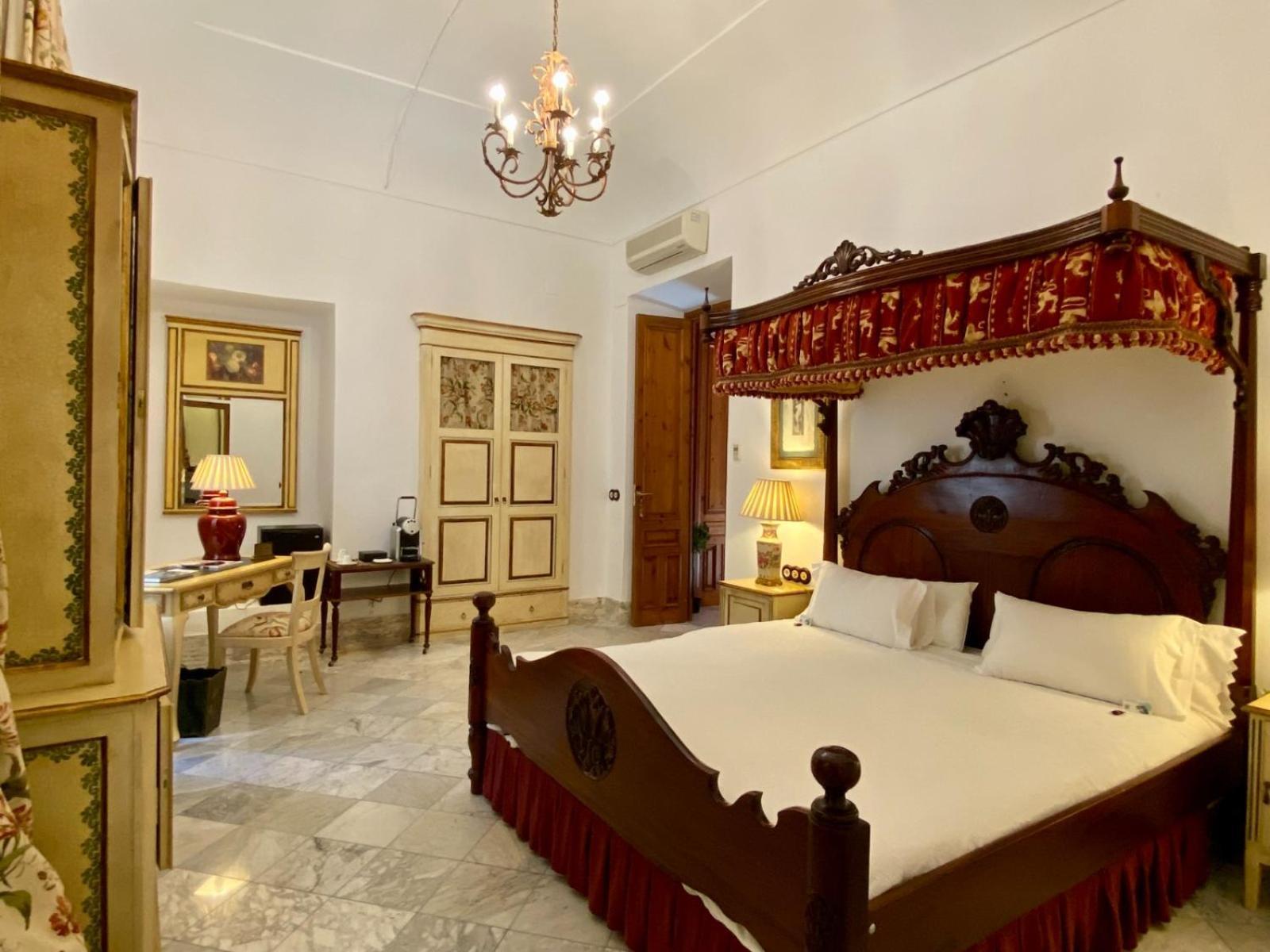 Deluxe King Suite