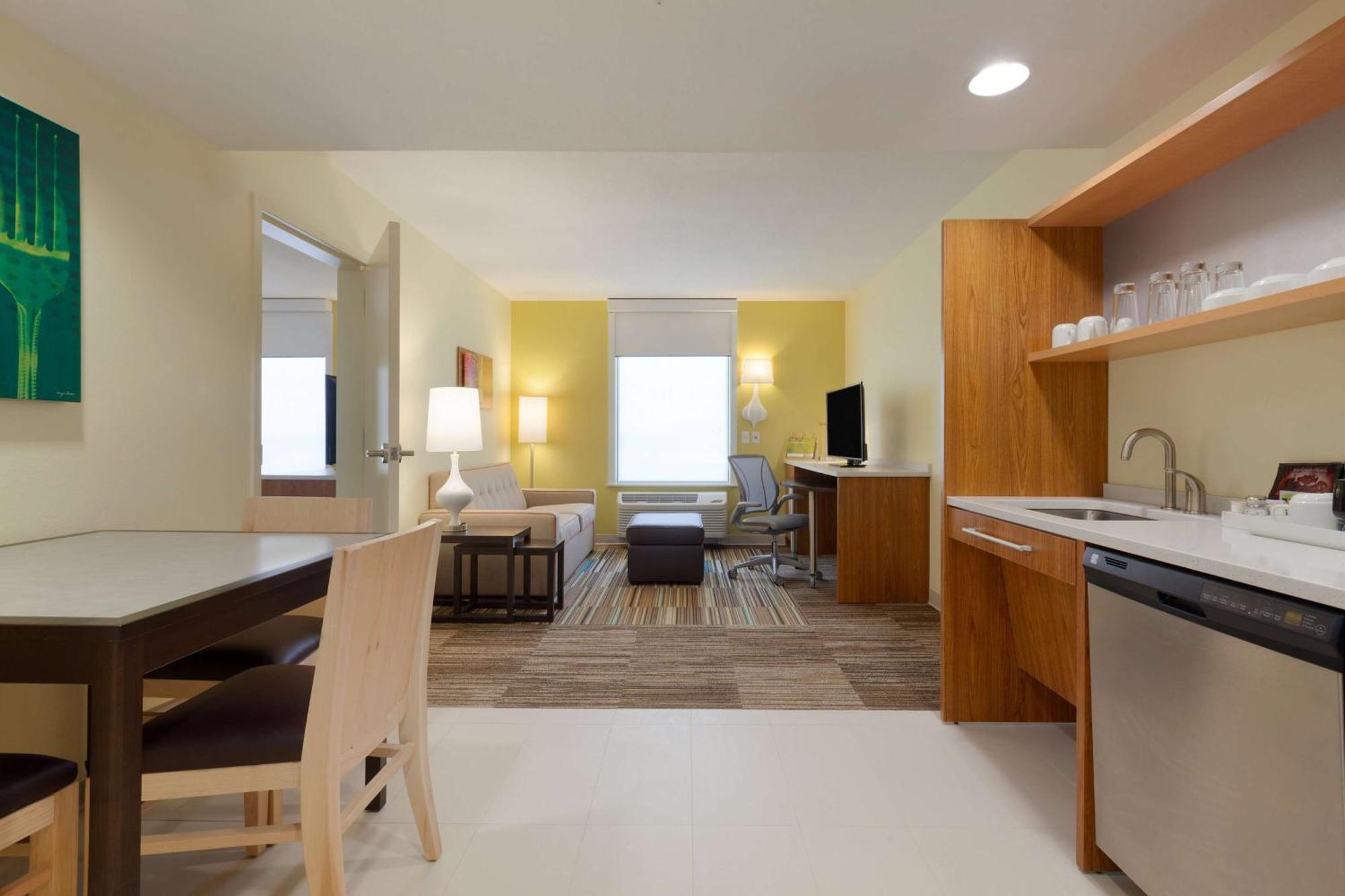 Queen Suite Mobility Access or Non-Smoking