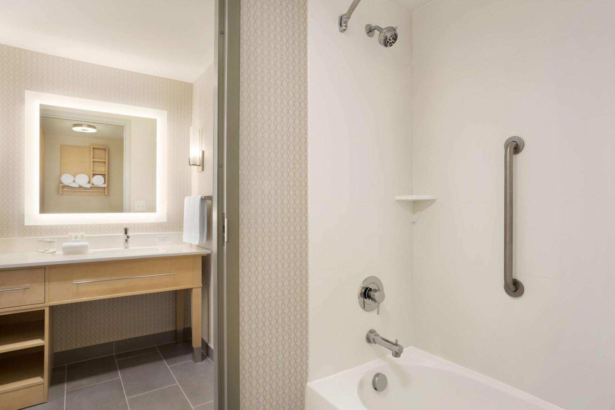 King Studio Suite - Mobility Access/Non-Smoking