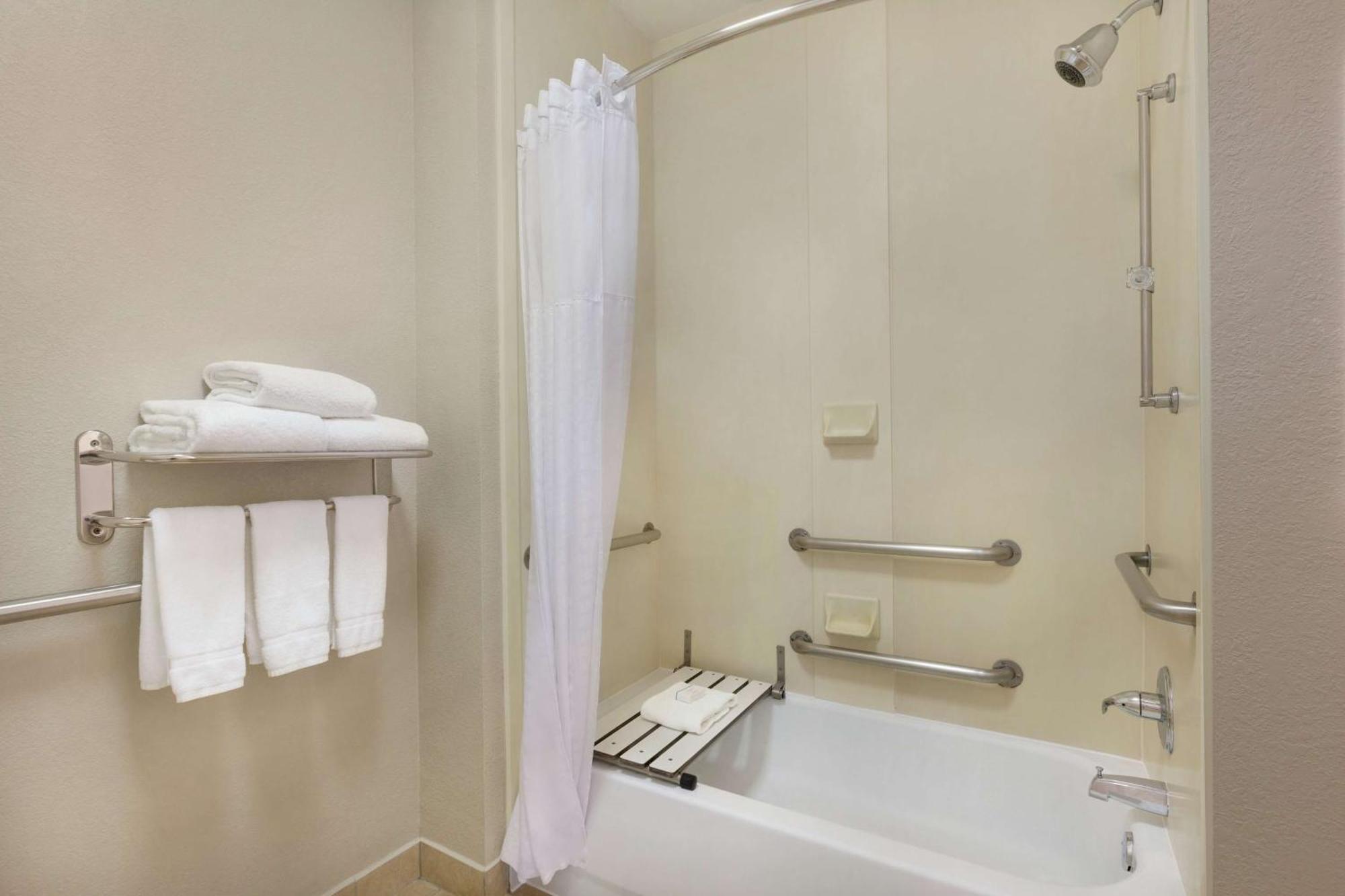 King Suite Tub Mobility Accessible