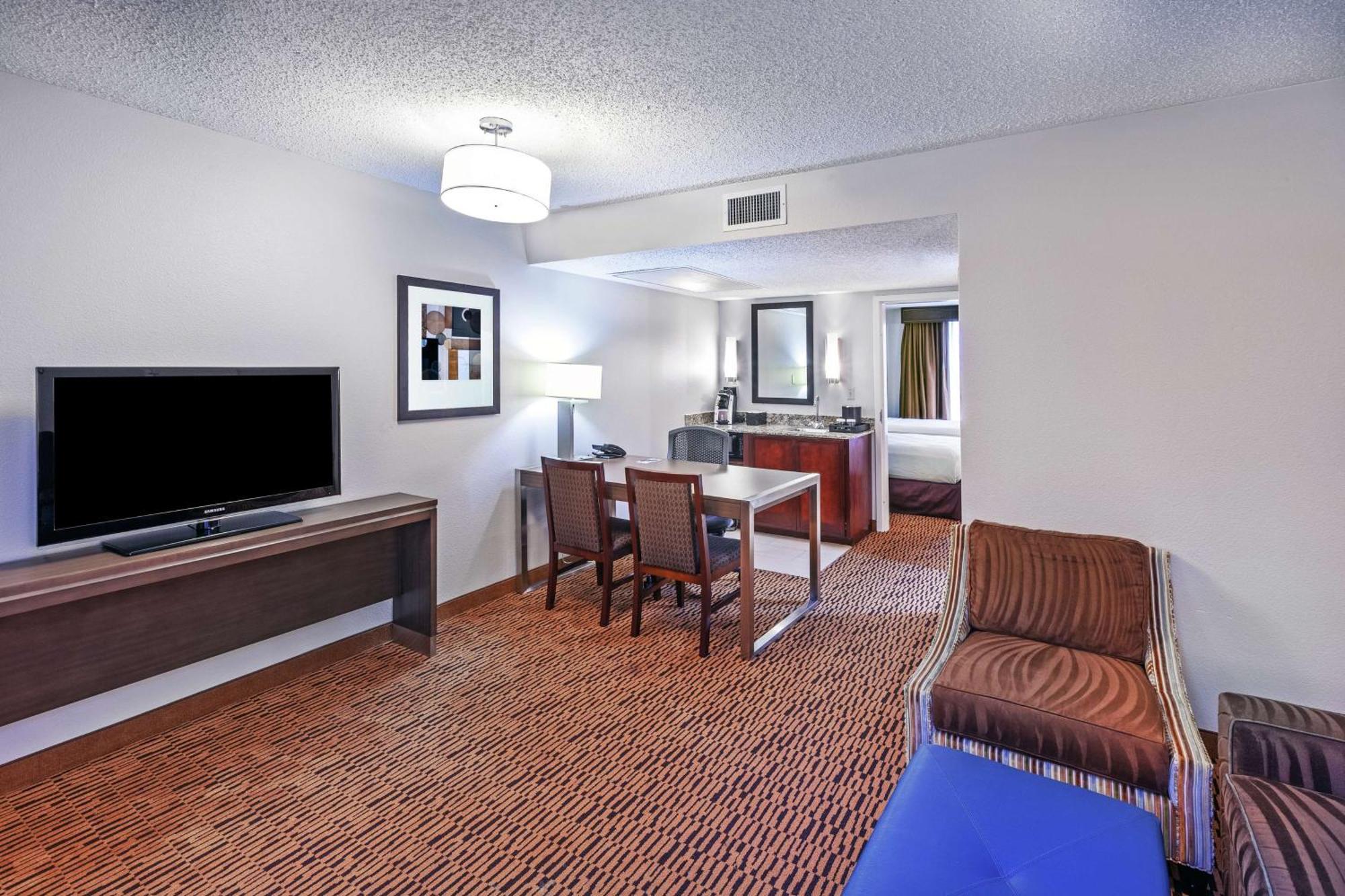 Suite Two Double Beds Non-Smoking