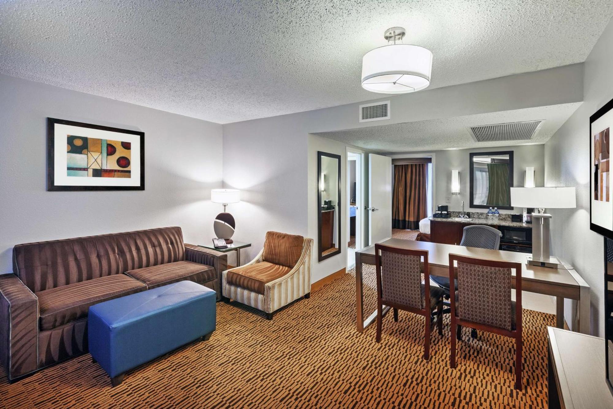 One-Bedroom King Suite Roll Shower Mobility Access or Non-Smoking
