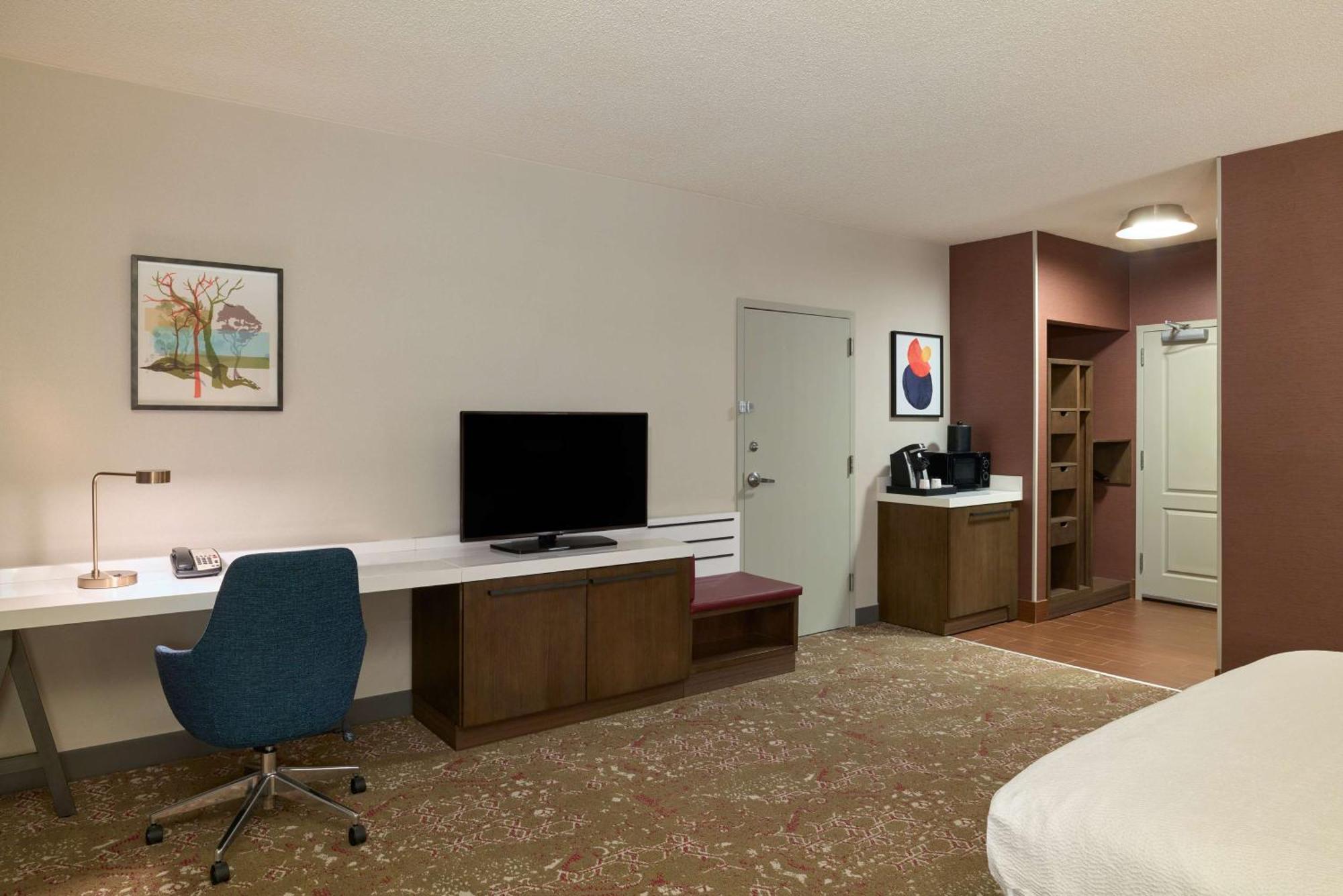 Queen Room Two Queen Beds Mobility Hearing Access