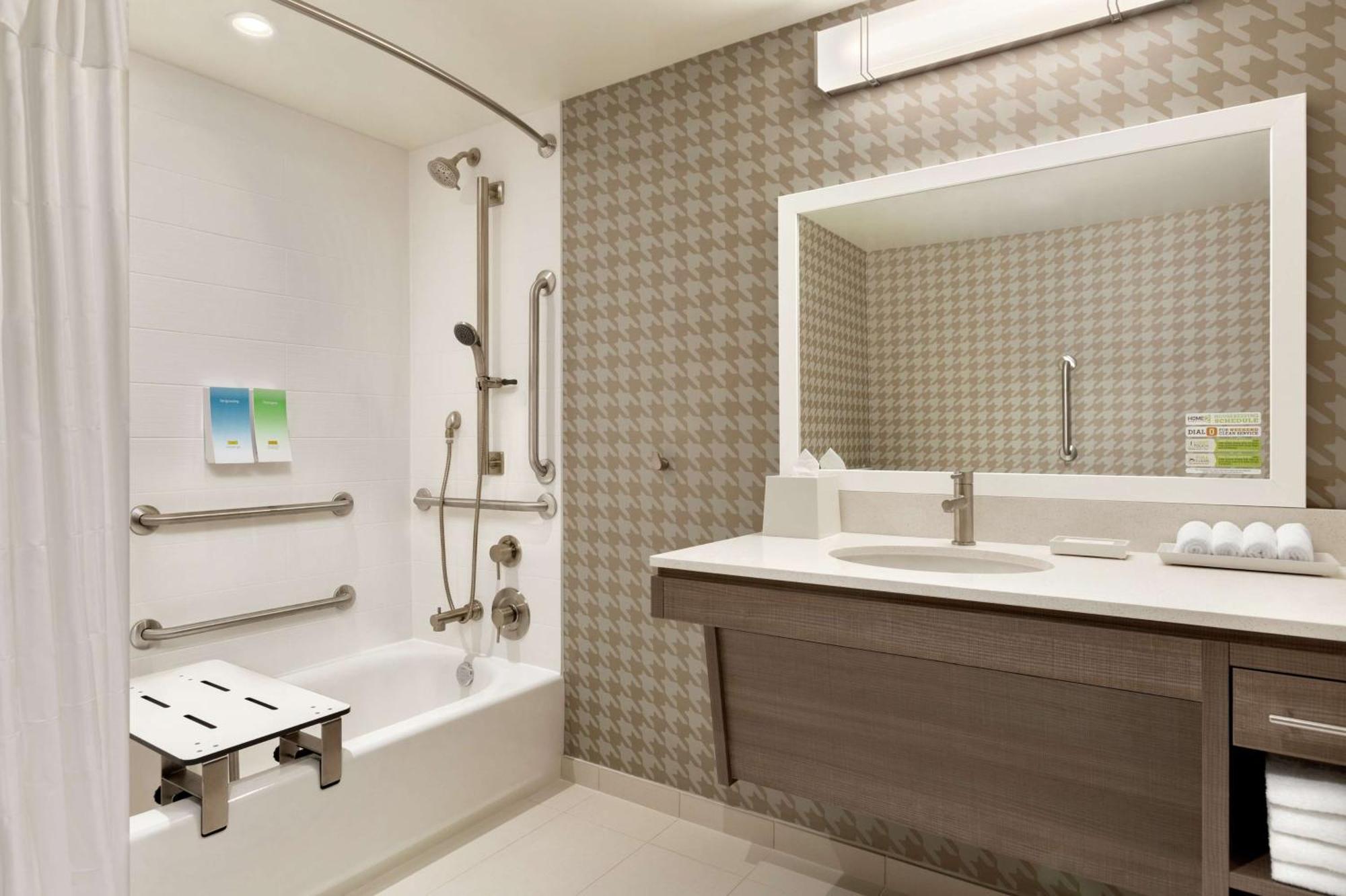 Queen Studio Suite Accessible Tub Mobility Access