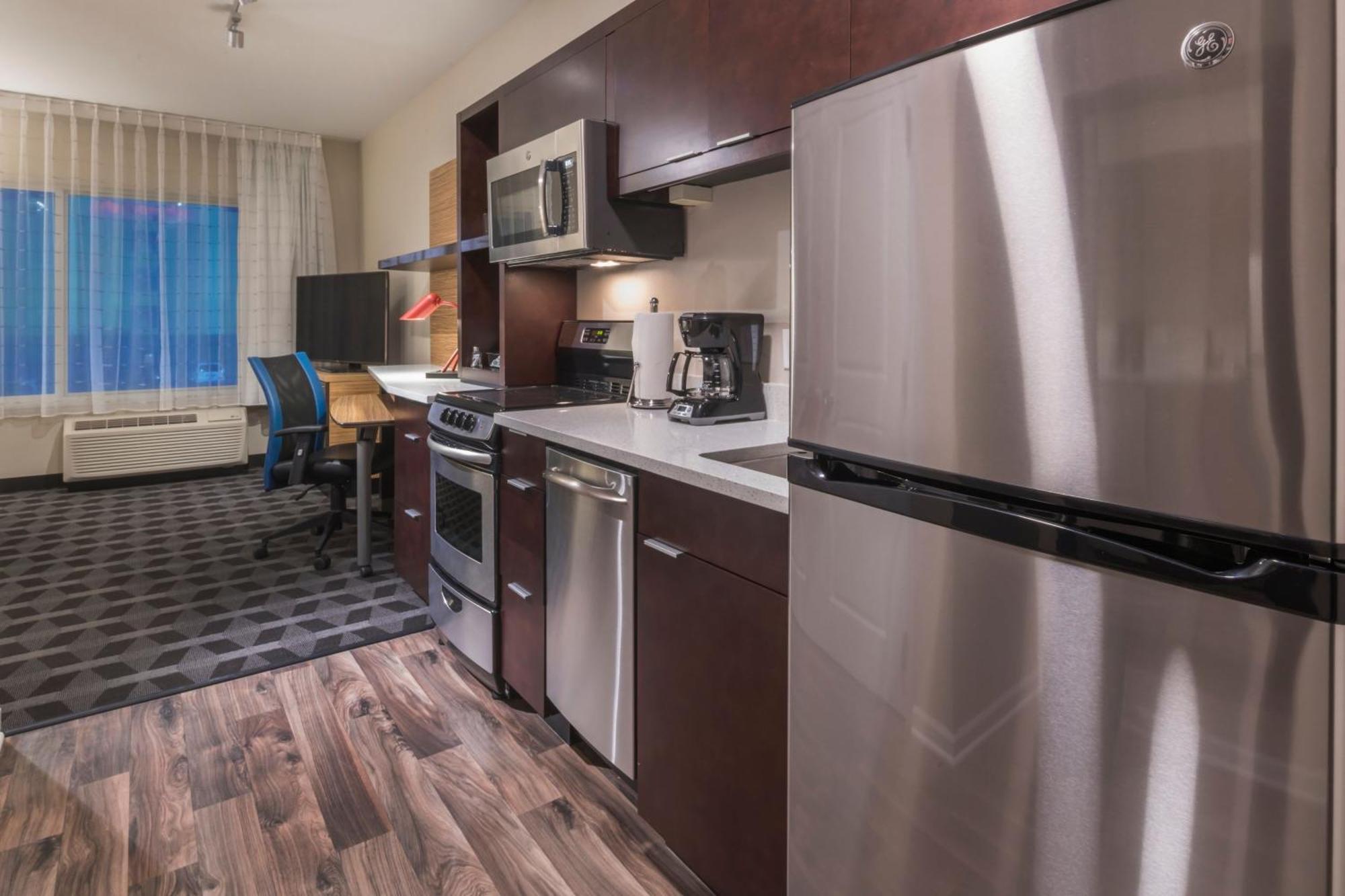 1 Bedroom Suite Queen Sofa bed City view