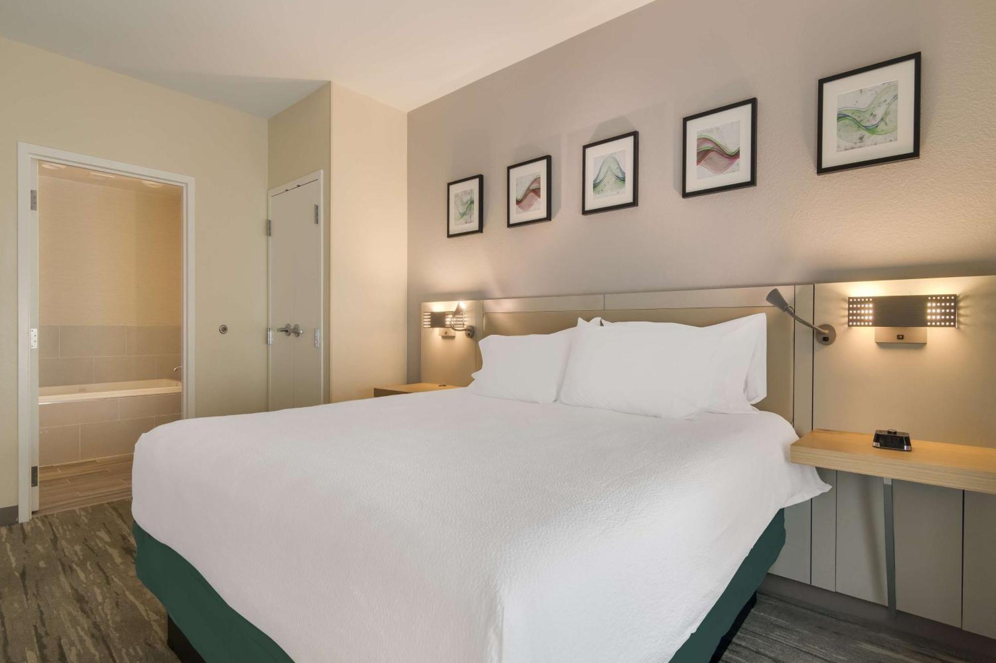 King Suite Whirlpool