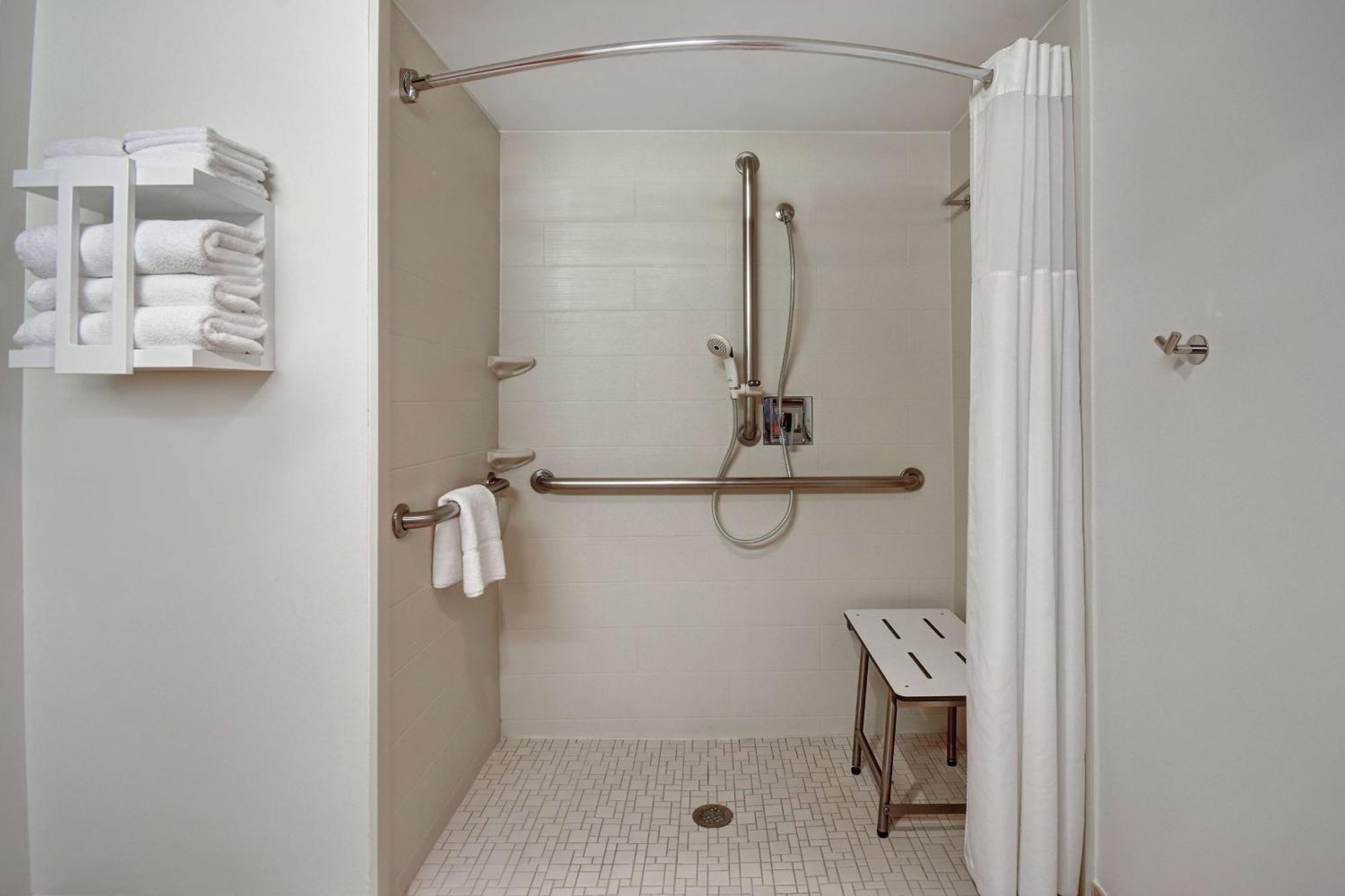 Queen Room with Two Queen Beds and Roll-In Shower - Mobility Access/Non-Smoking