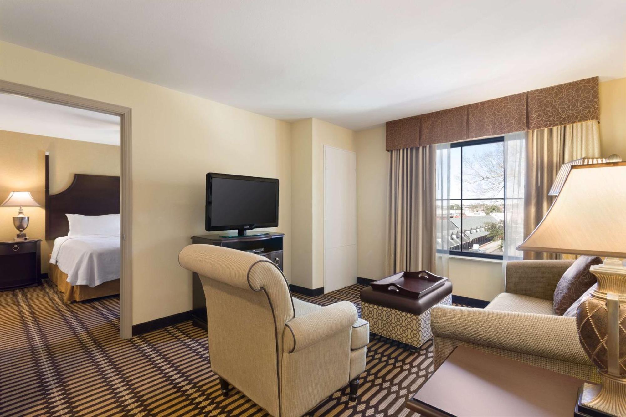 King Suite Hearing Access or Non-Smoking