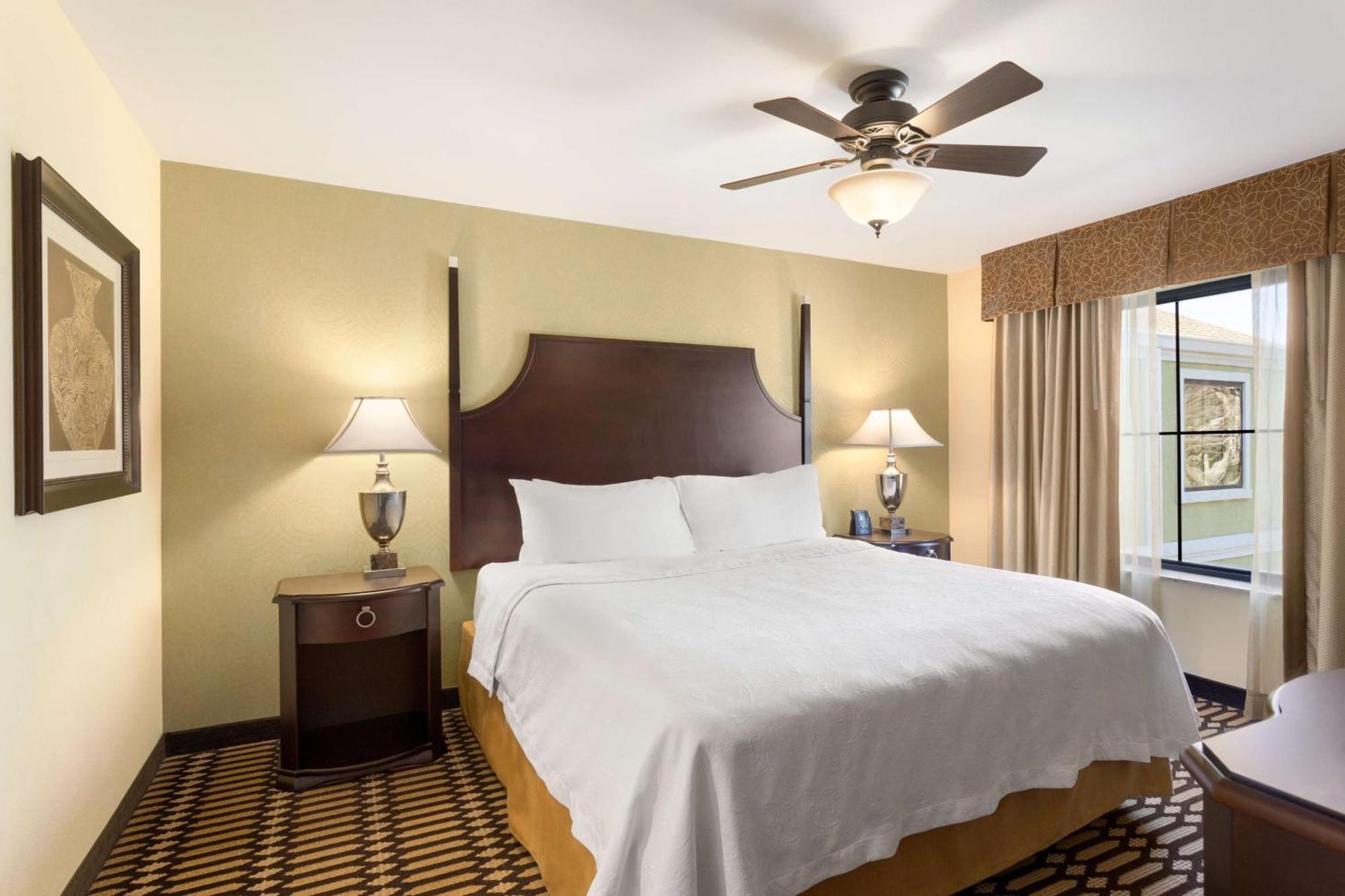 King Suite Hearing Access or Non-Smoking