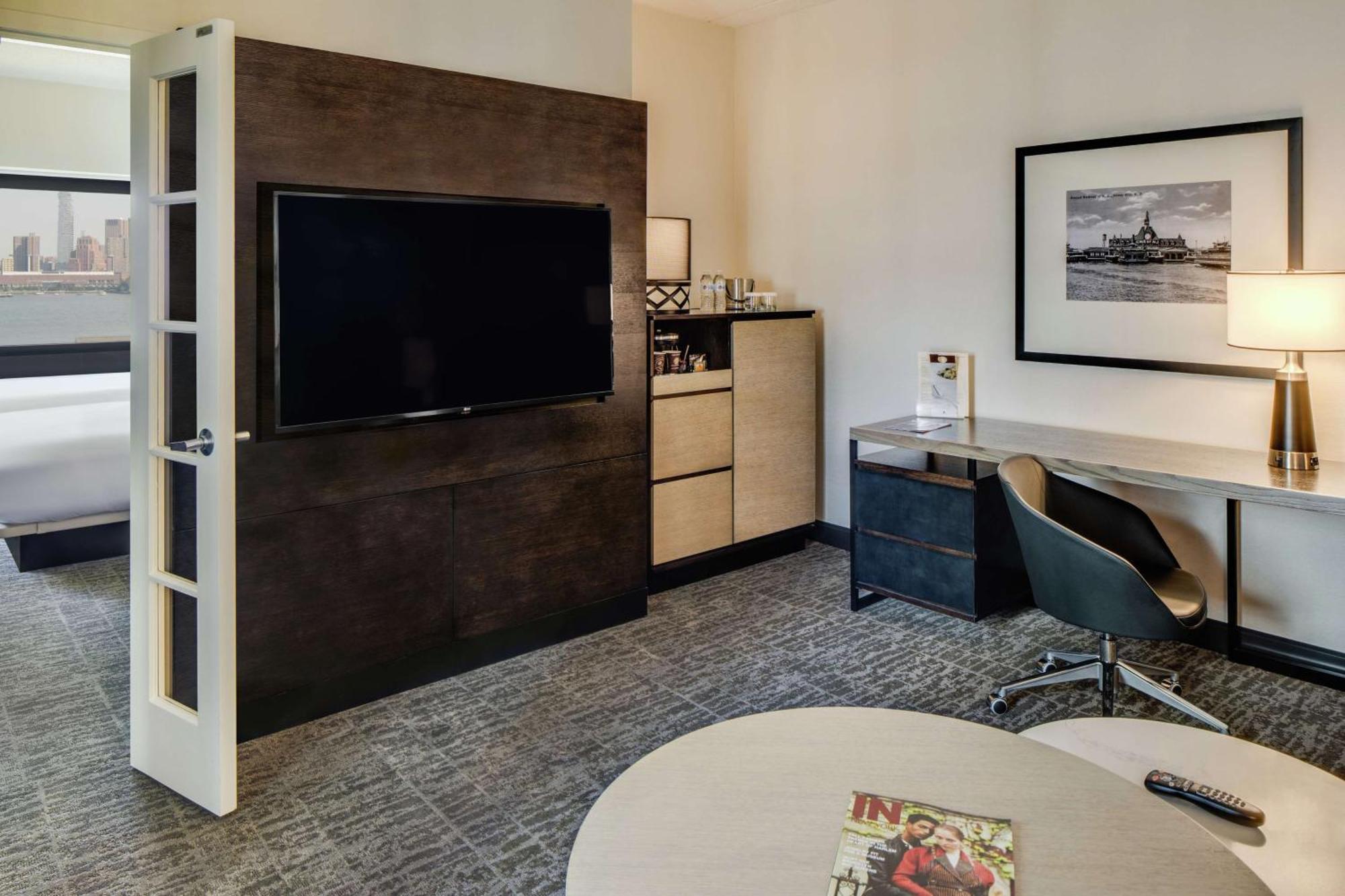 One-Bedroom Corner King Suite Sofa Bed