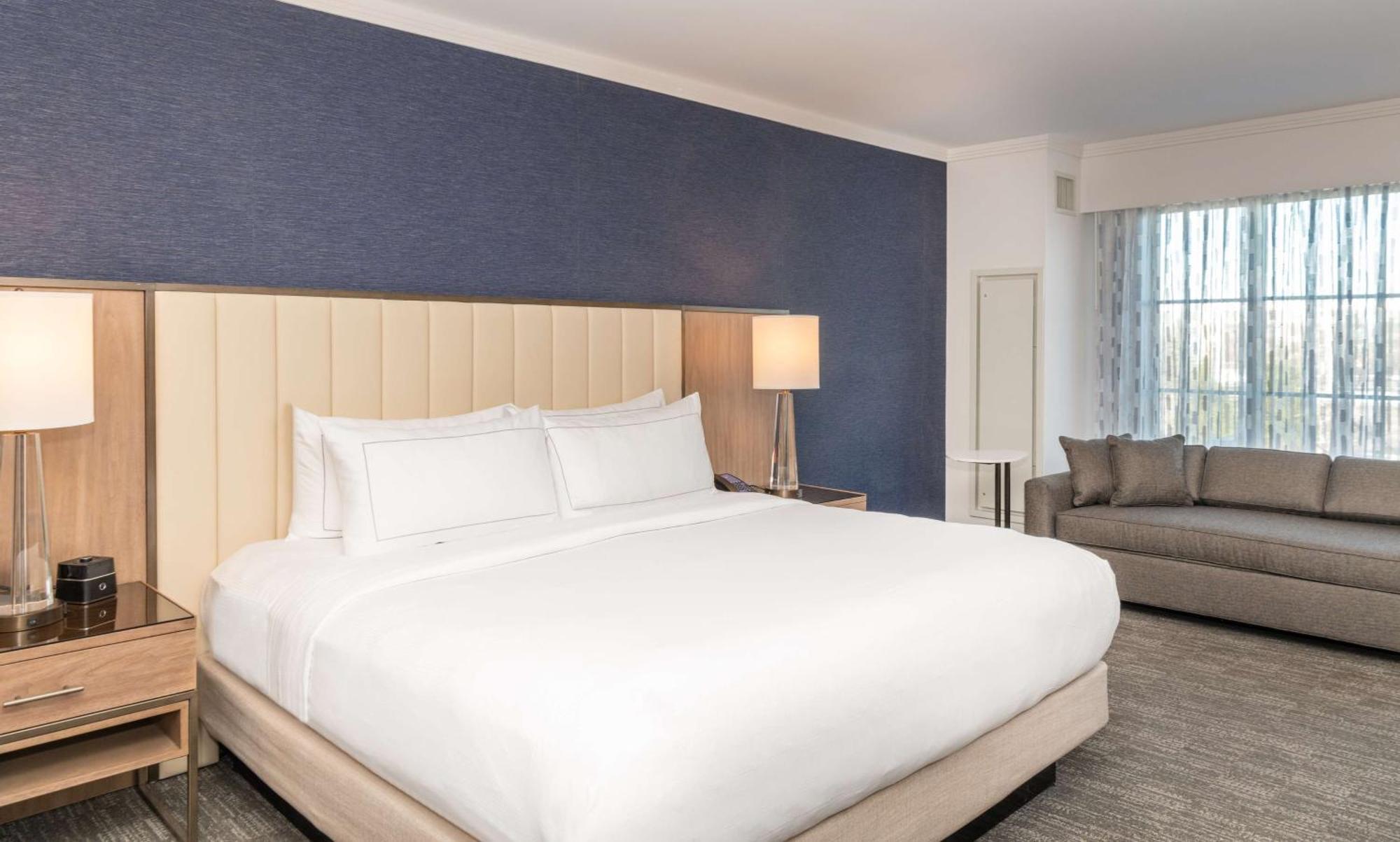 Executive King Room Lounge Access