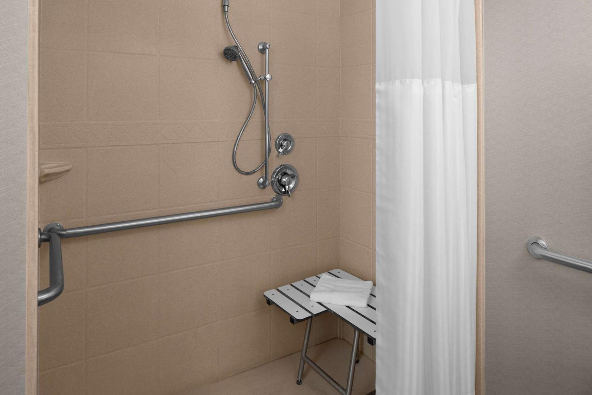 Queen Room Two Queen Beds Mobility Hearing Access