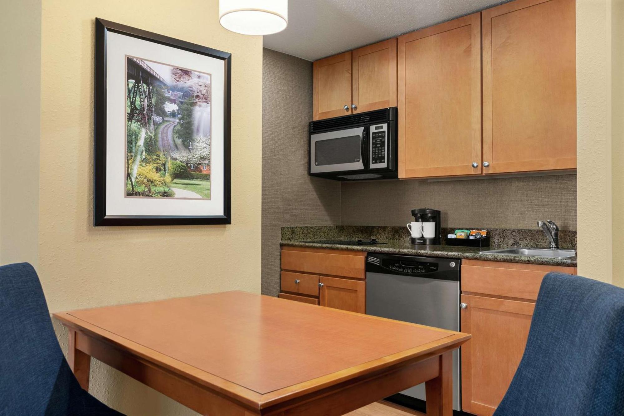 Two Bedroom Suite One King Two Queen Beds Non-Smoking