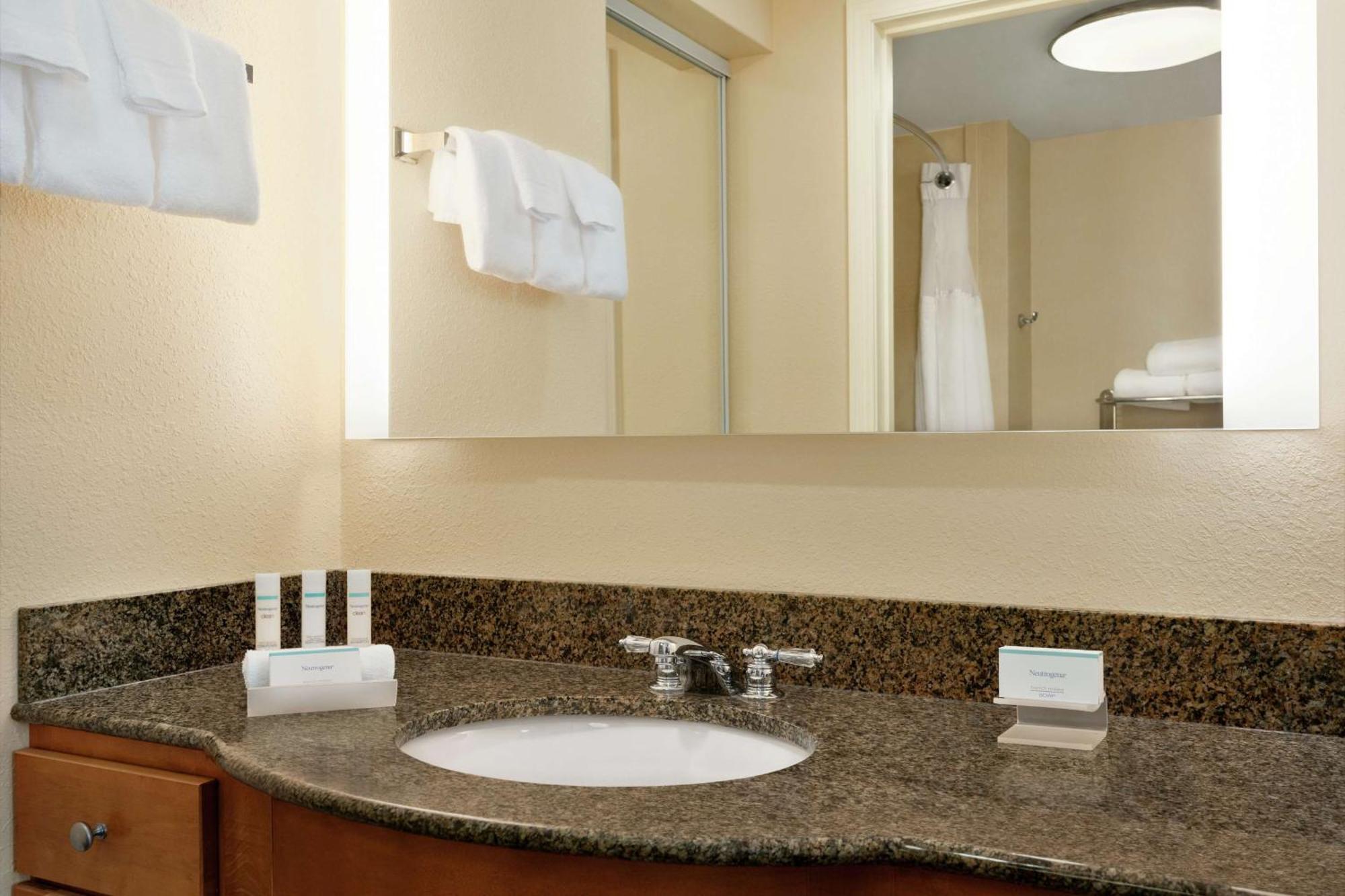 Two Bedroom Suite One King Two Queen Beds Non-Smoking