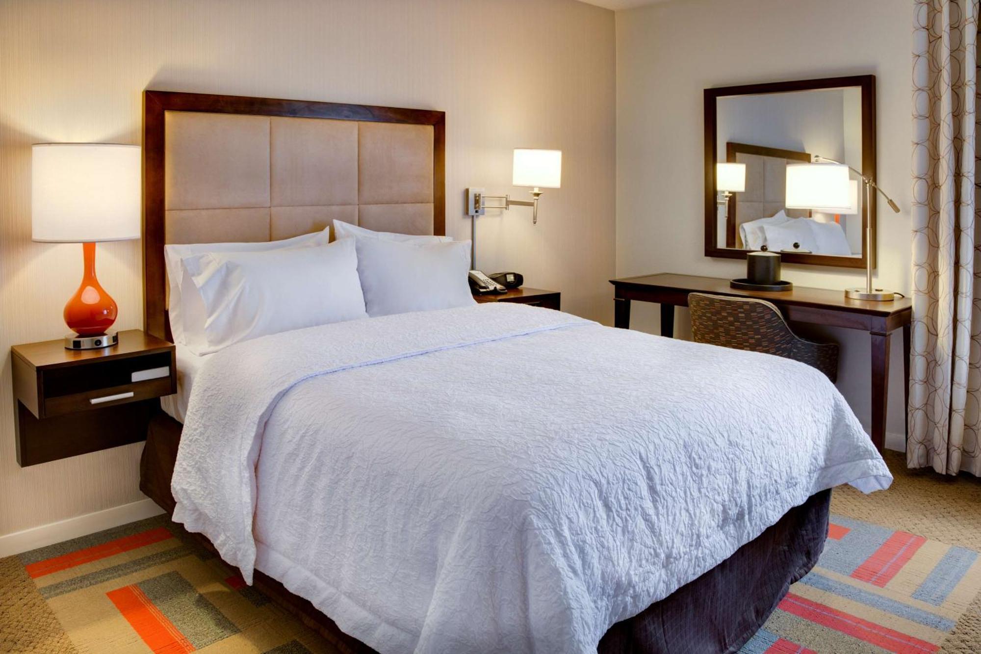 Queen Room Bath Tub Mobility Accessible