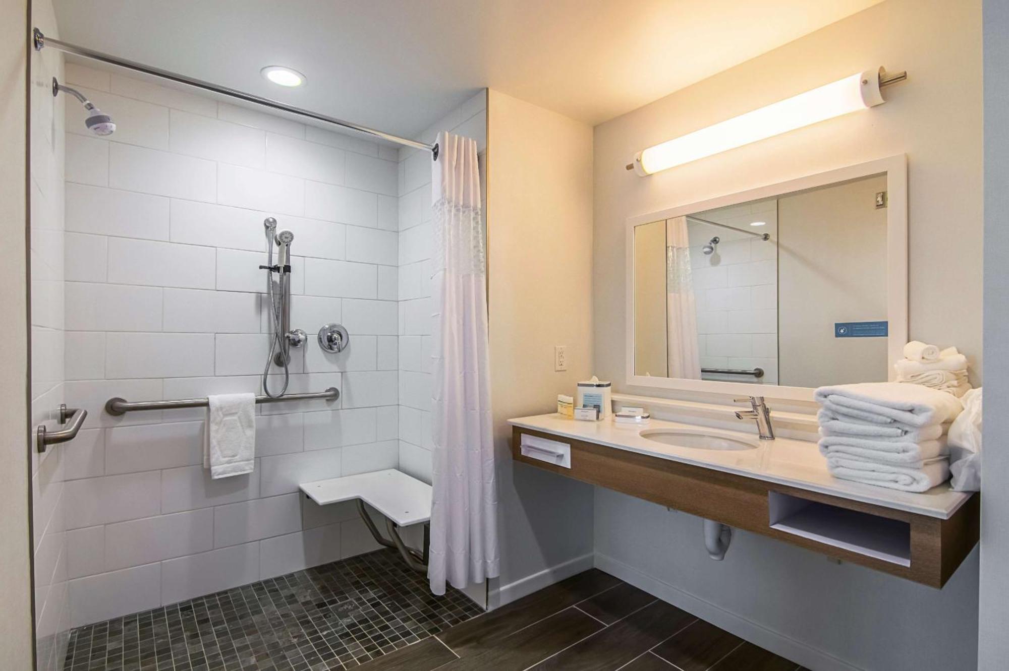 King Room Mobility or Hearing Accessible Non-Smoking