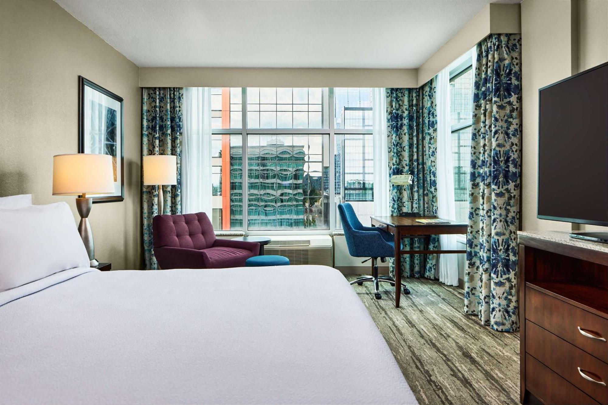 Corner King Room