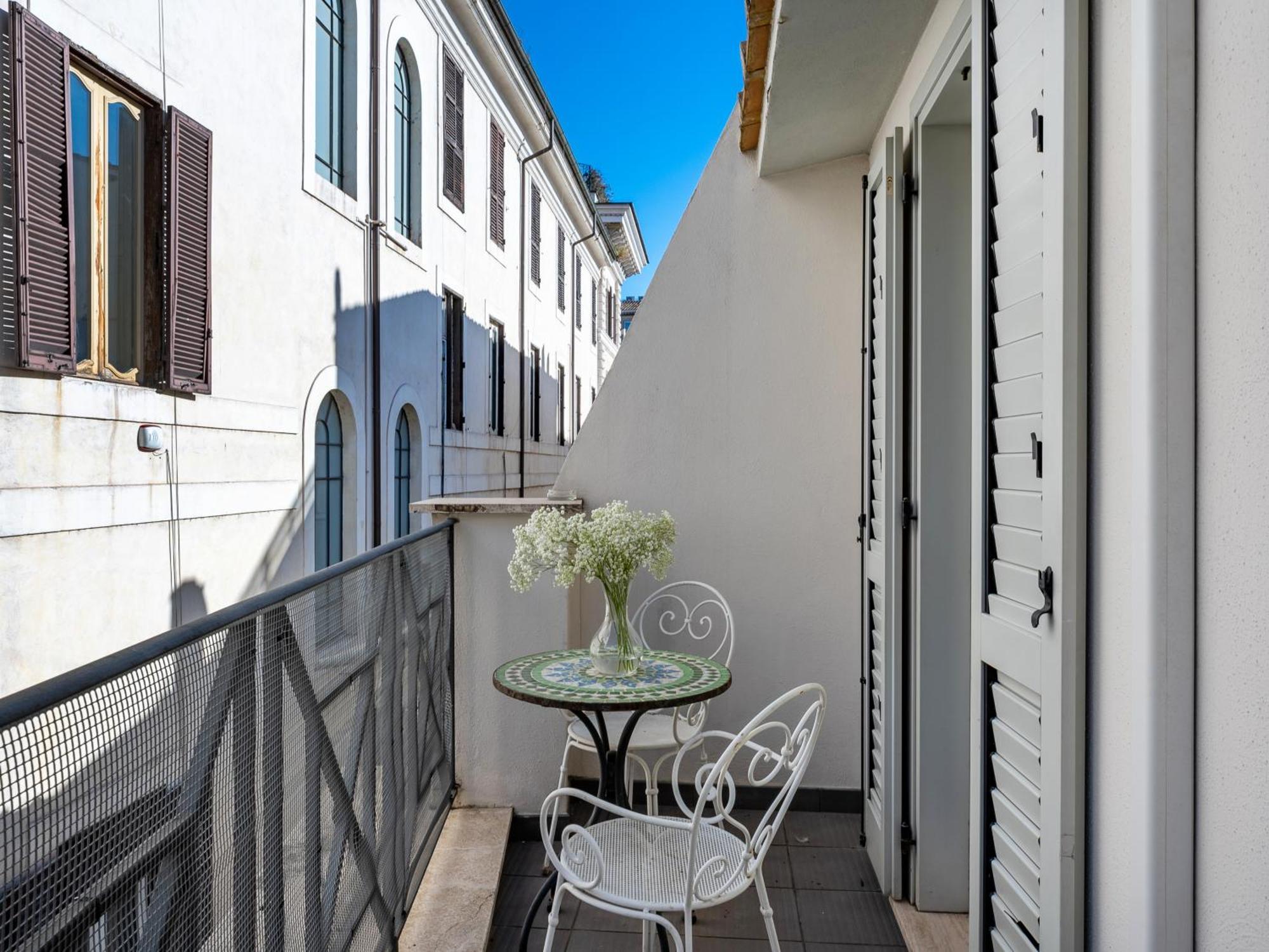 Large Studio Kitchenette Balcony