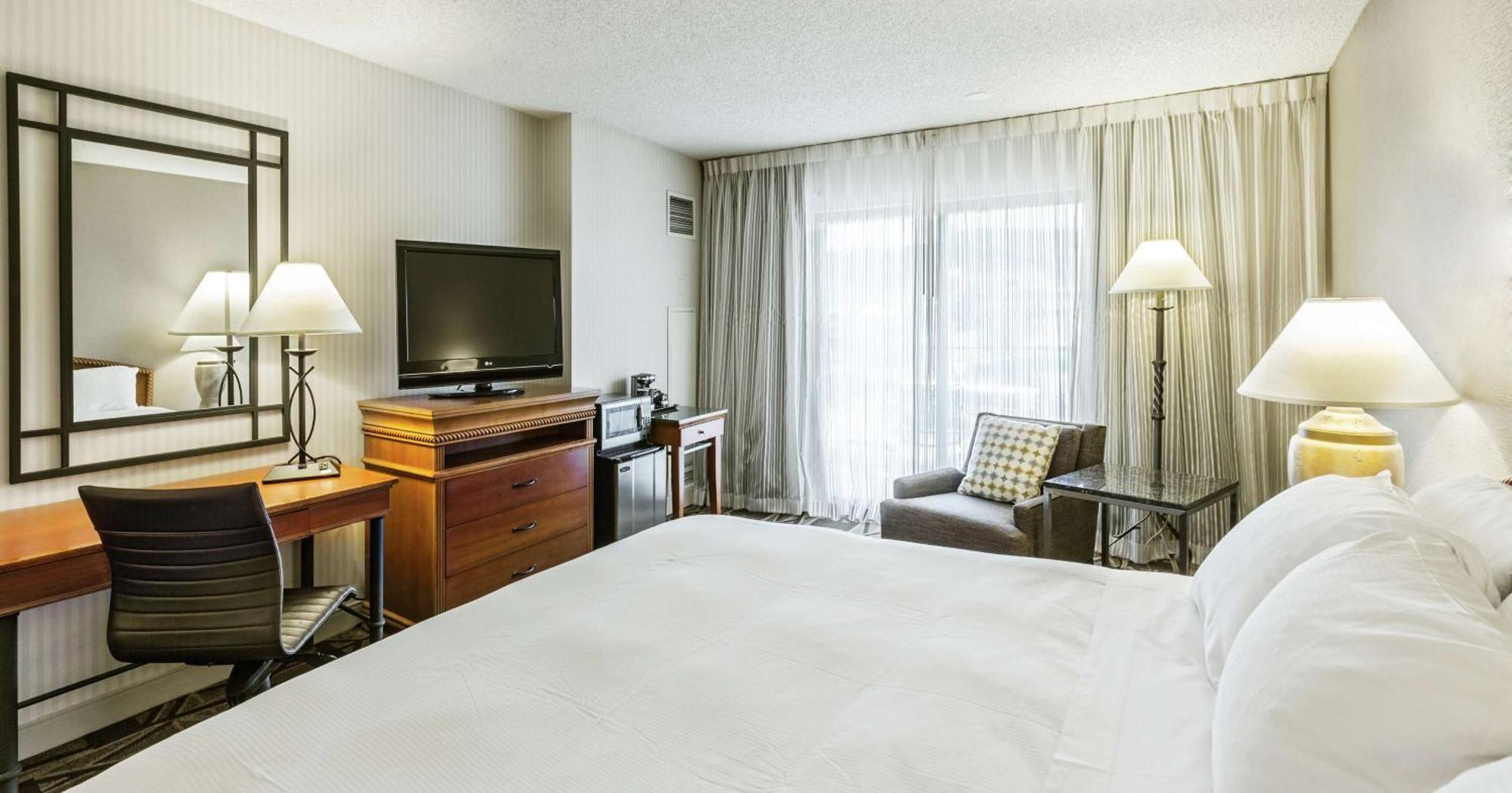 King Room Balcony City View