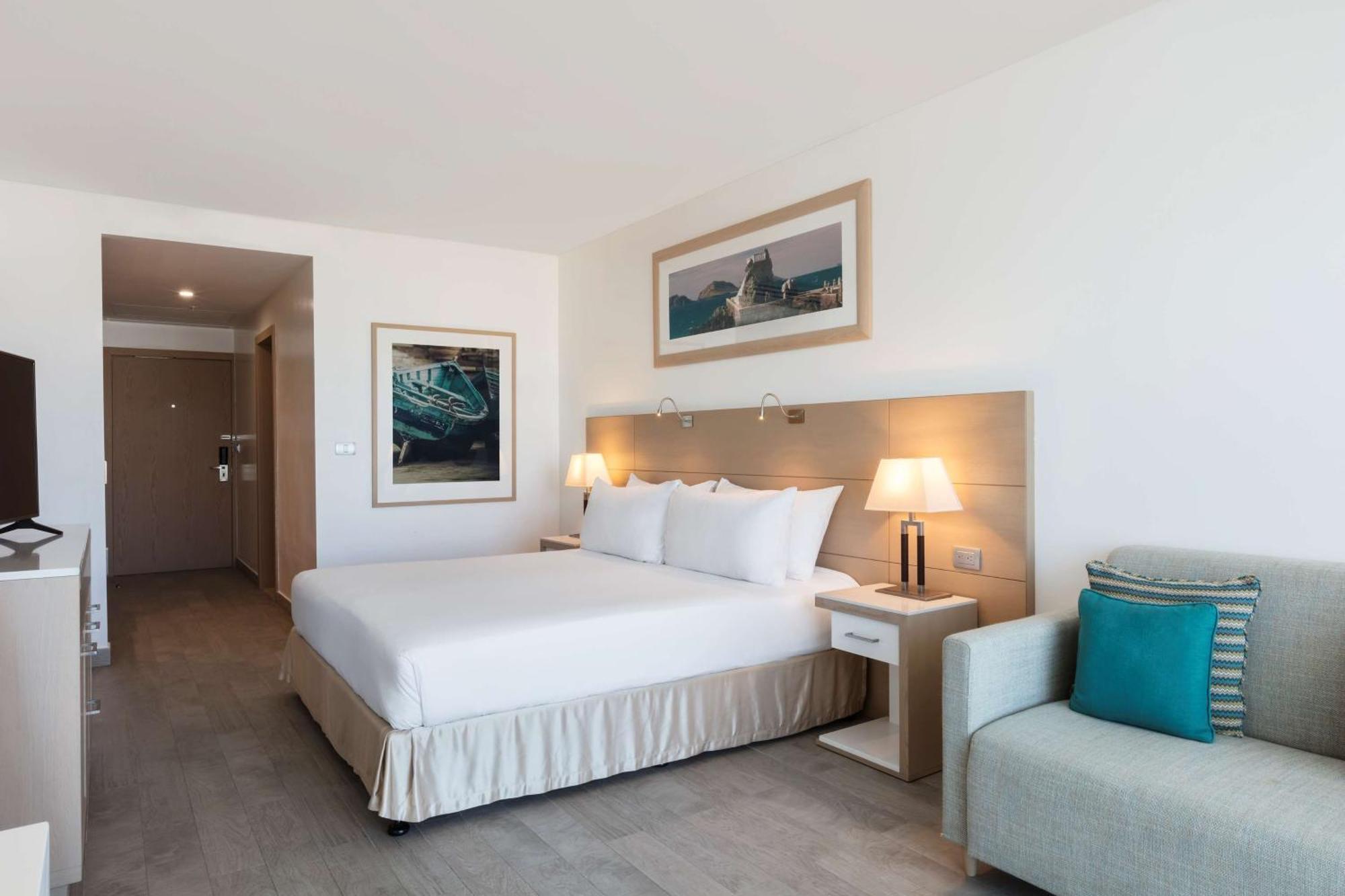 Junior Queen Suite City View
