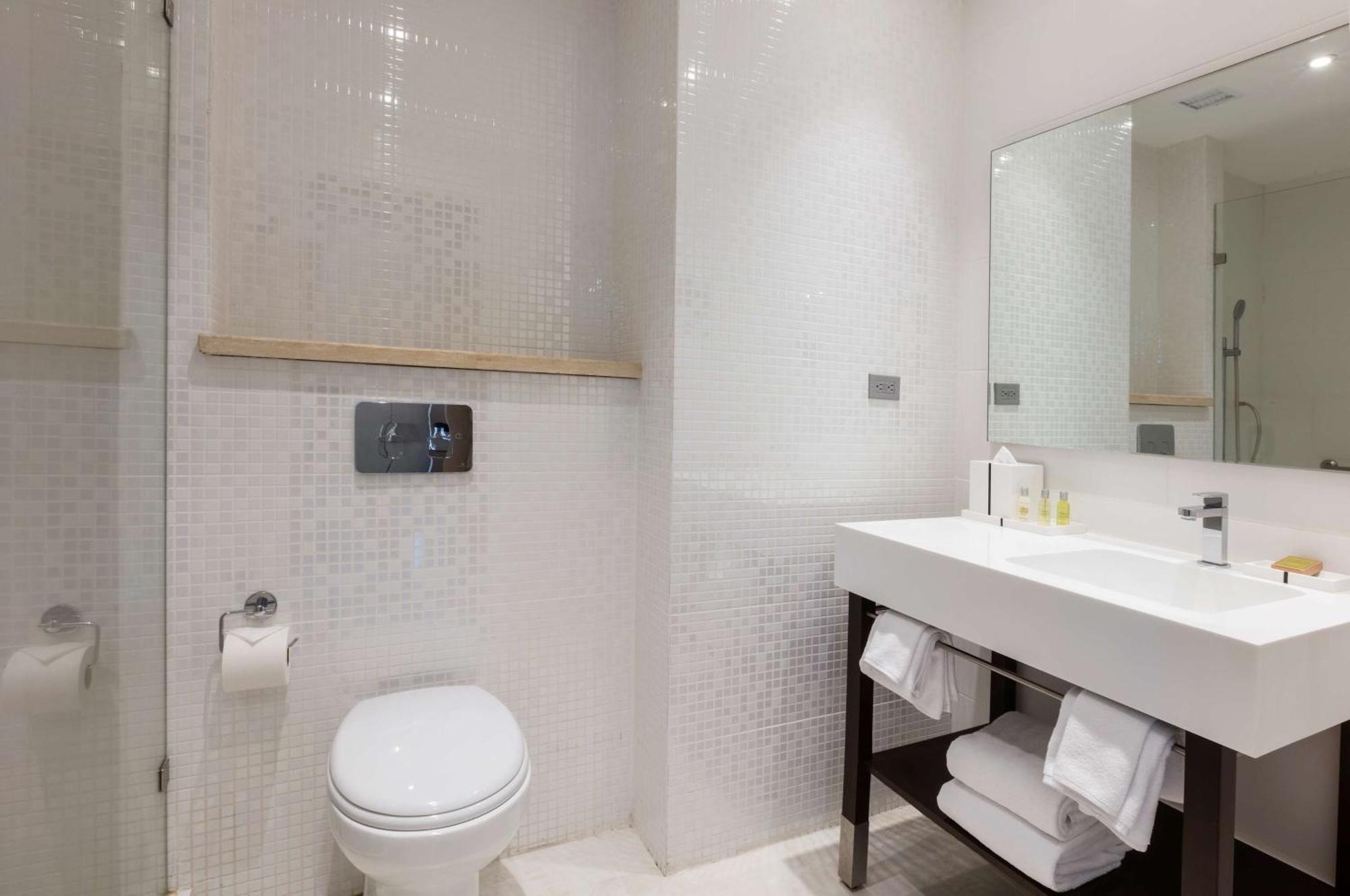 Junior Queen Suite City View